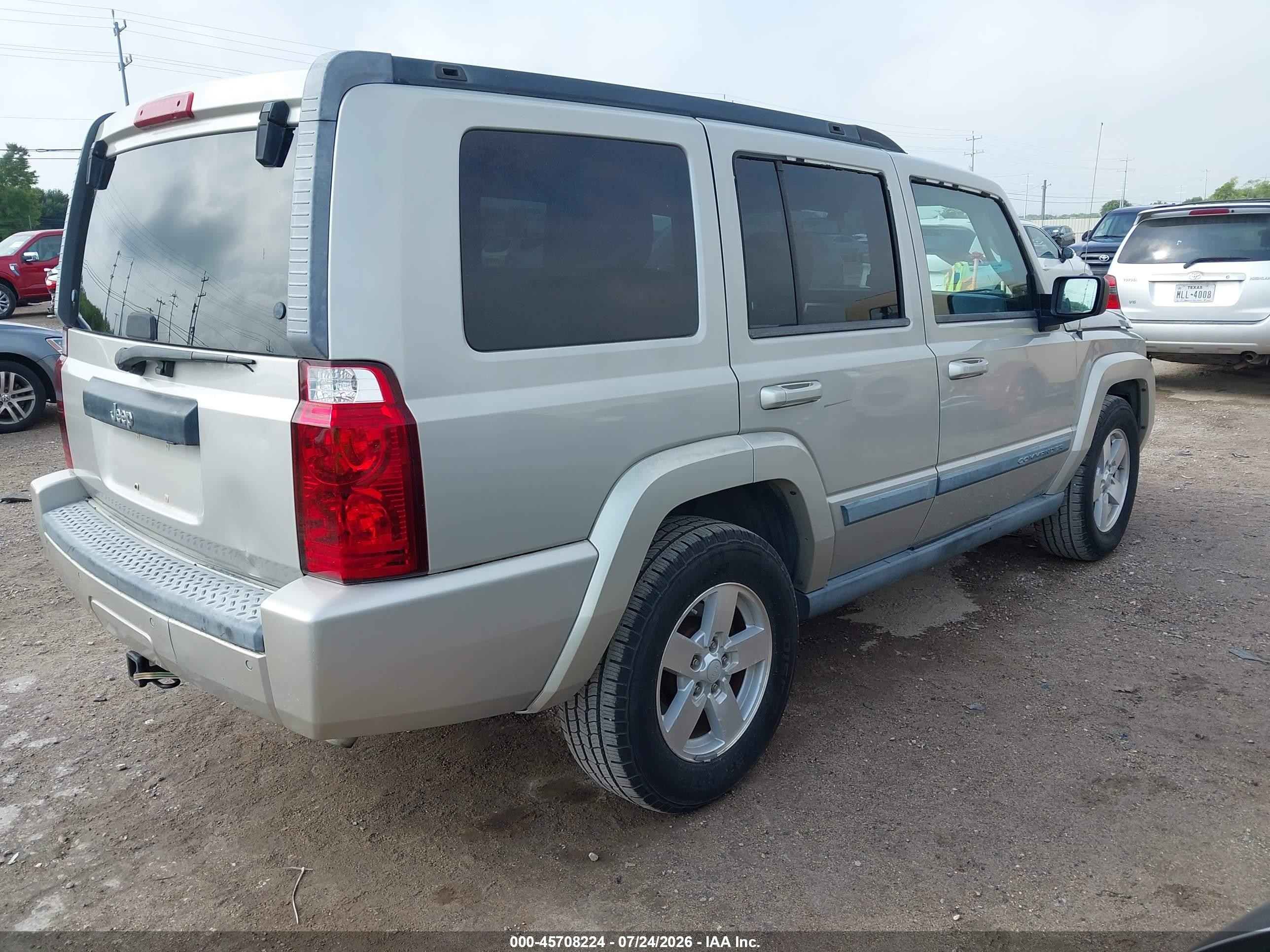 2008 Jeep Commander Sport Beige vin: 1J8HH48K28C155614