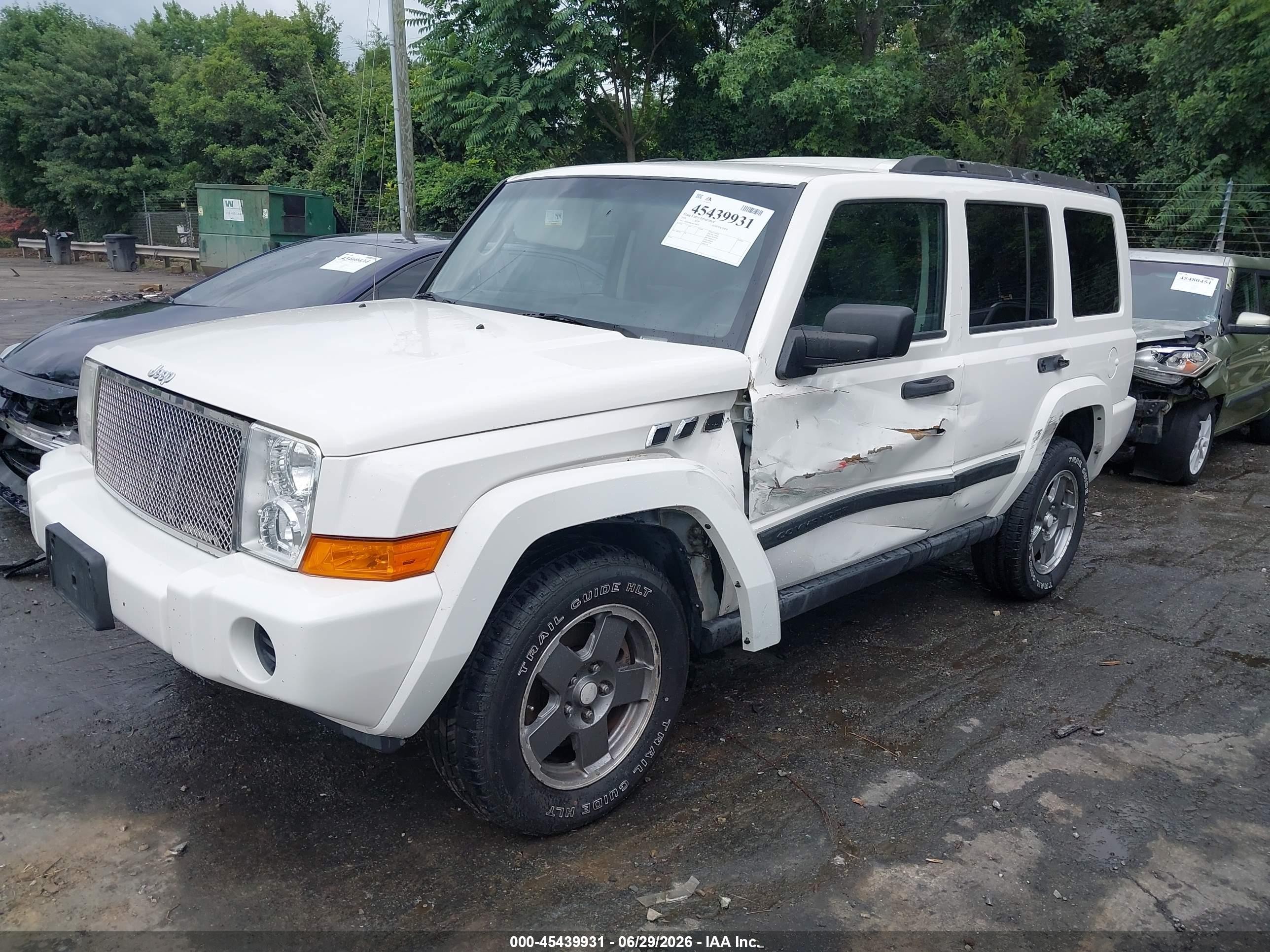 2006 Jeep Commander   White vin: 1J8HH48K46C206575