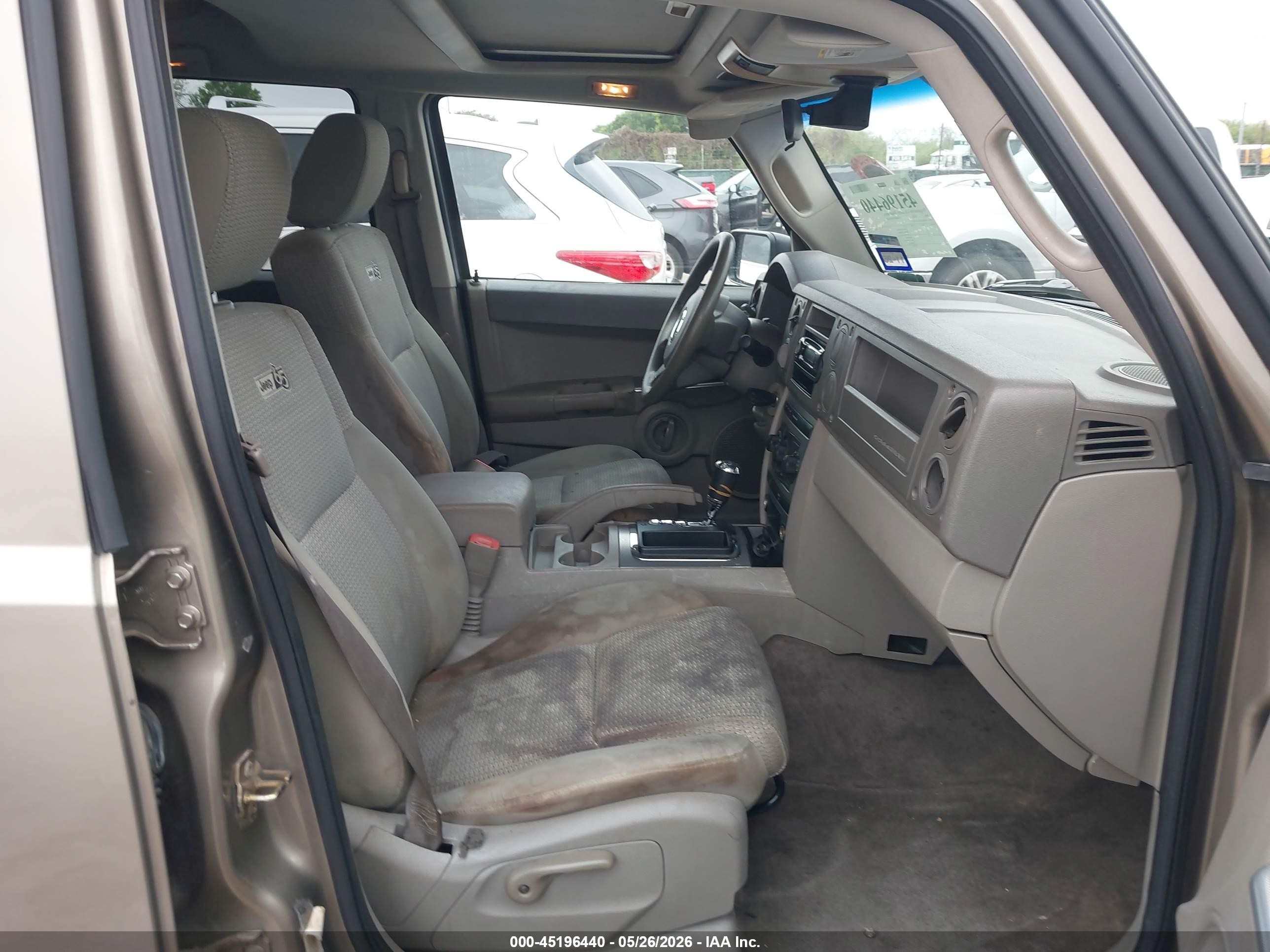 2006 Jeep Commander   Tan vin: 1J8HH48K46C291997
