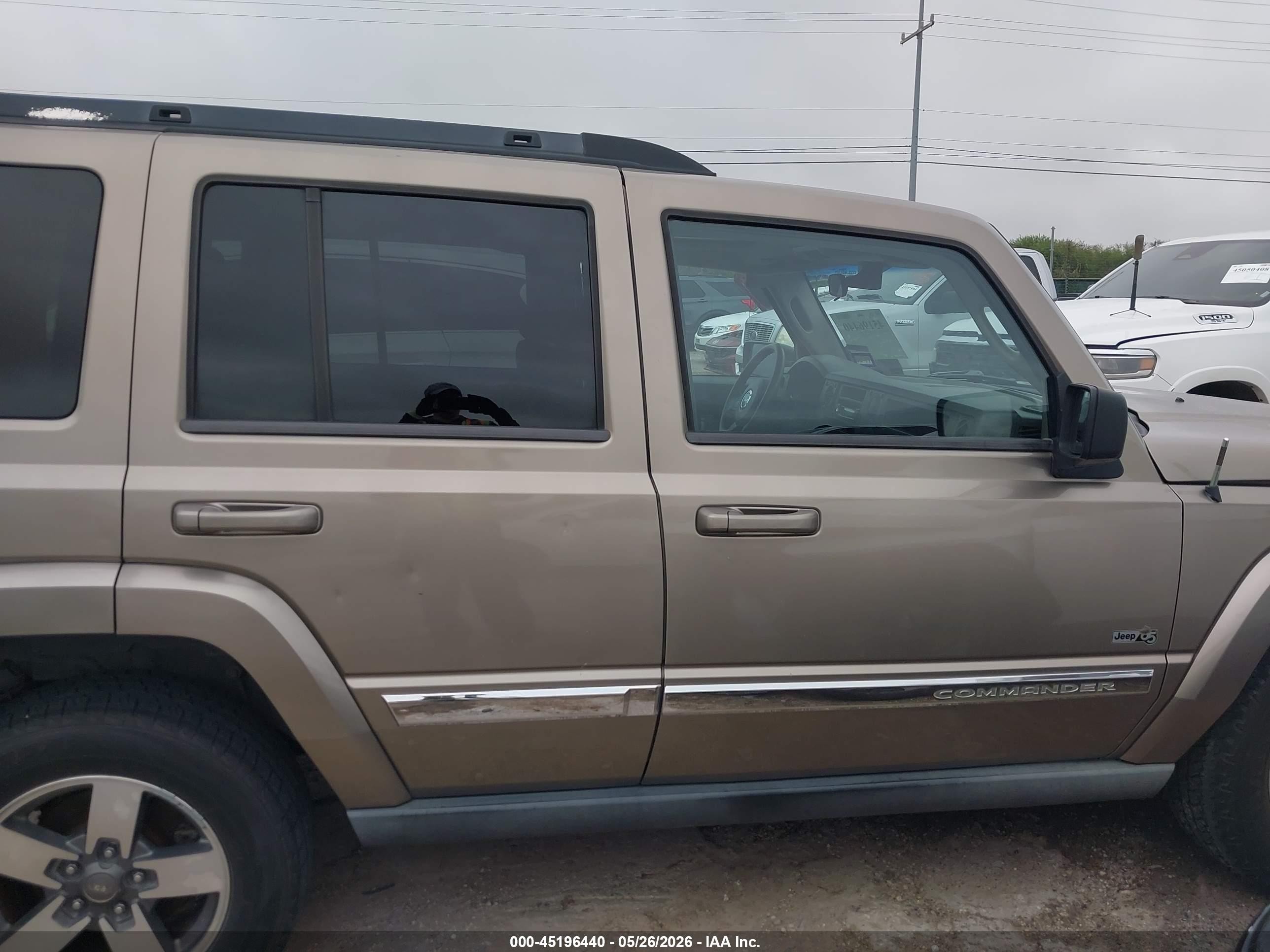 2006 Jeep Commander   Tan vin: 1J8HH48K46C291997