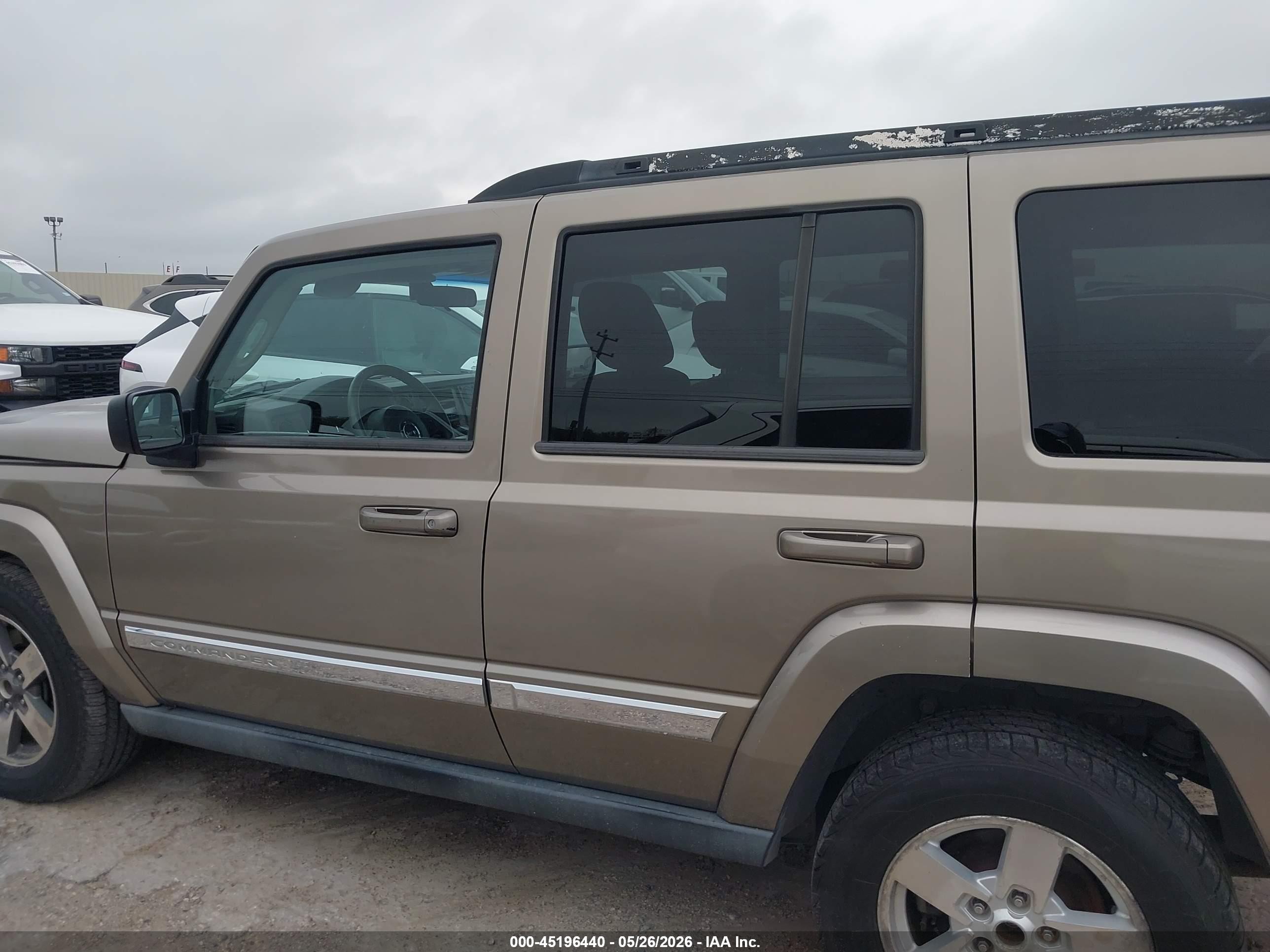 2006 Jeep Commander   Tan vin: 1J8HH48K46C291997