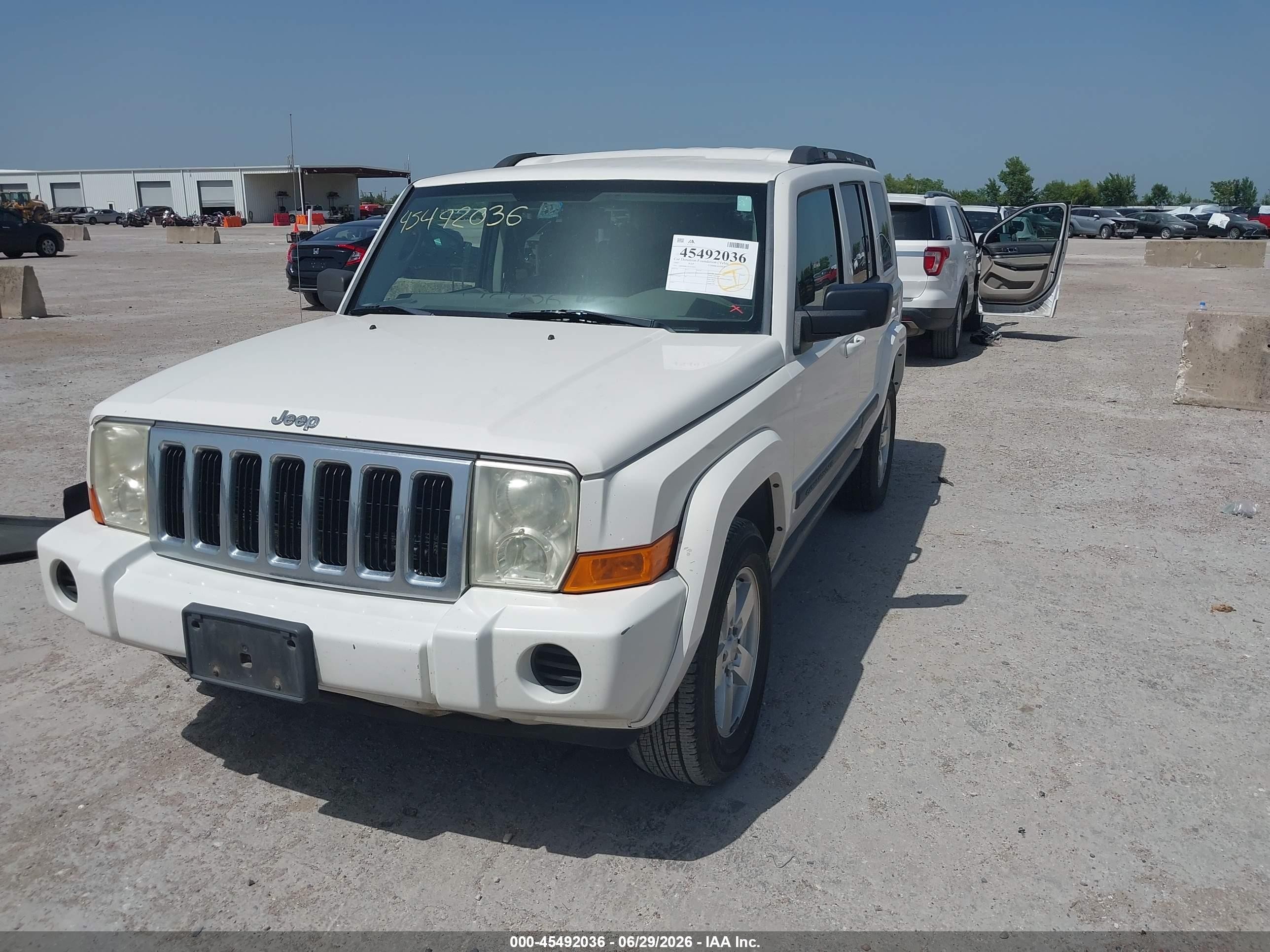 2007 Jeep Commander Sport Белый vin: 1J8HH48K57C630431