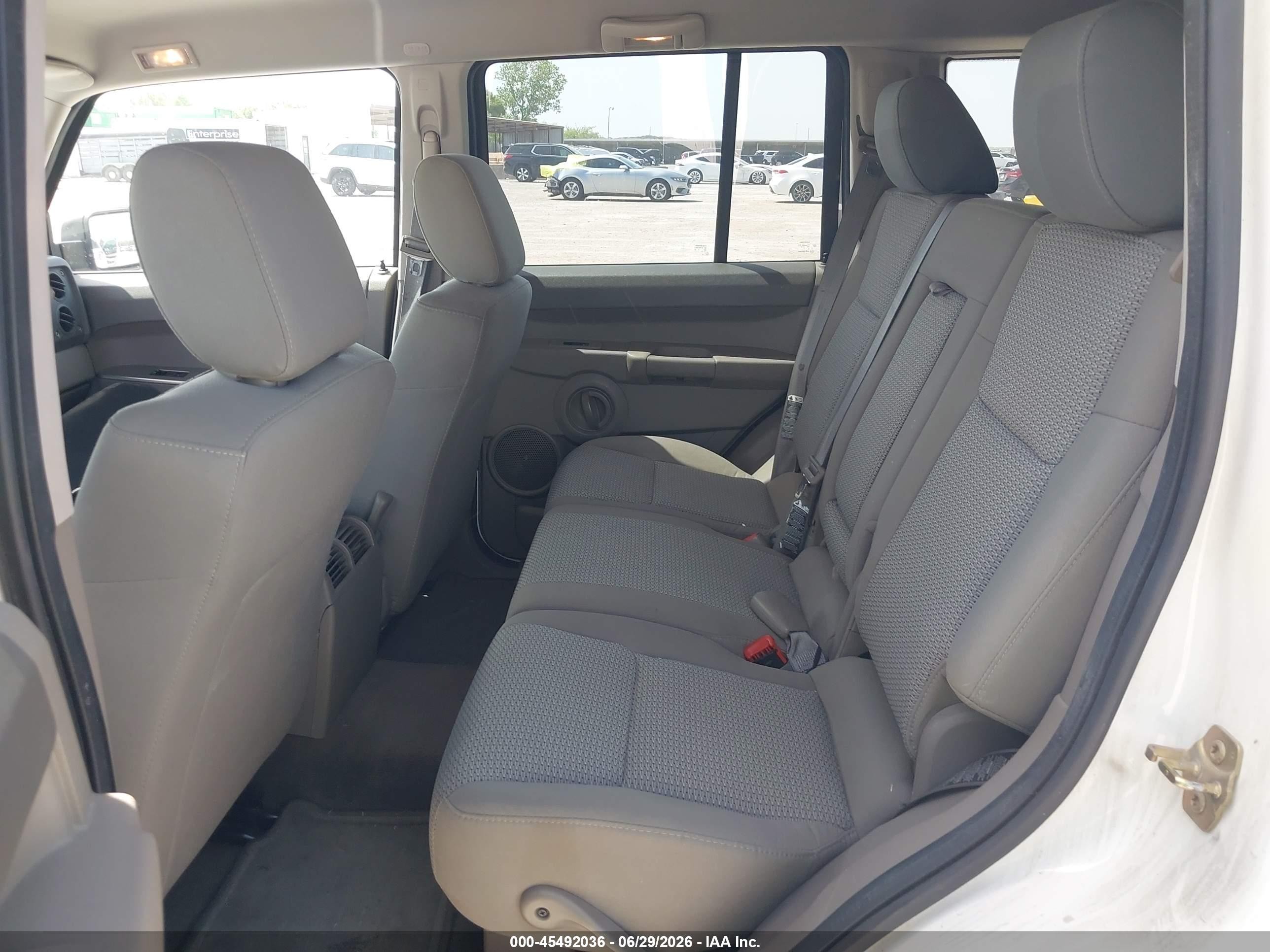2007 Jeep Commander Sport Белый vin: 1J8HH48K57C630431