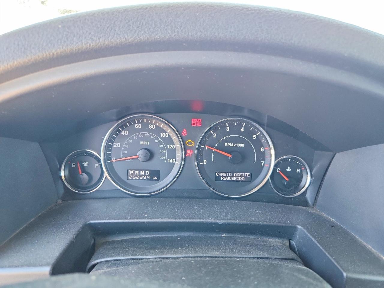 2008 Jeep Commander Sport Белый vin: 1J8HH48K78C114802