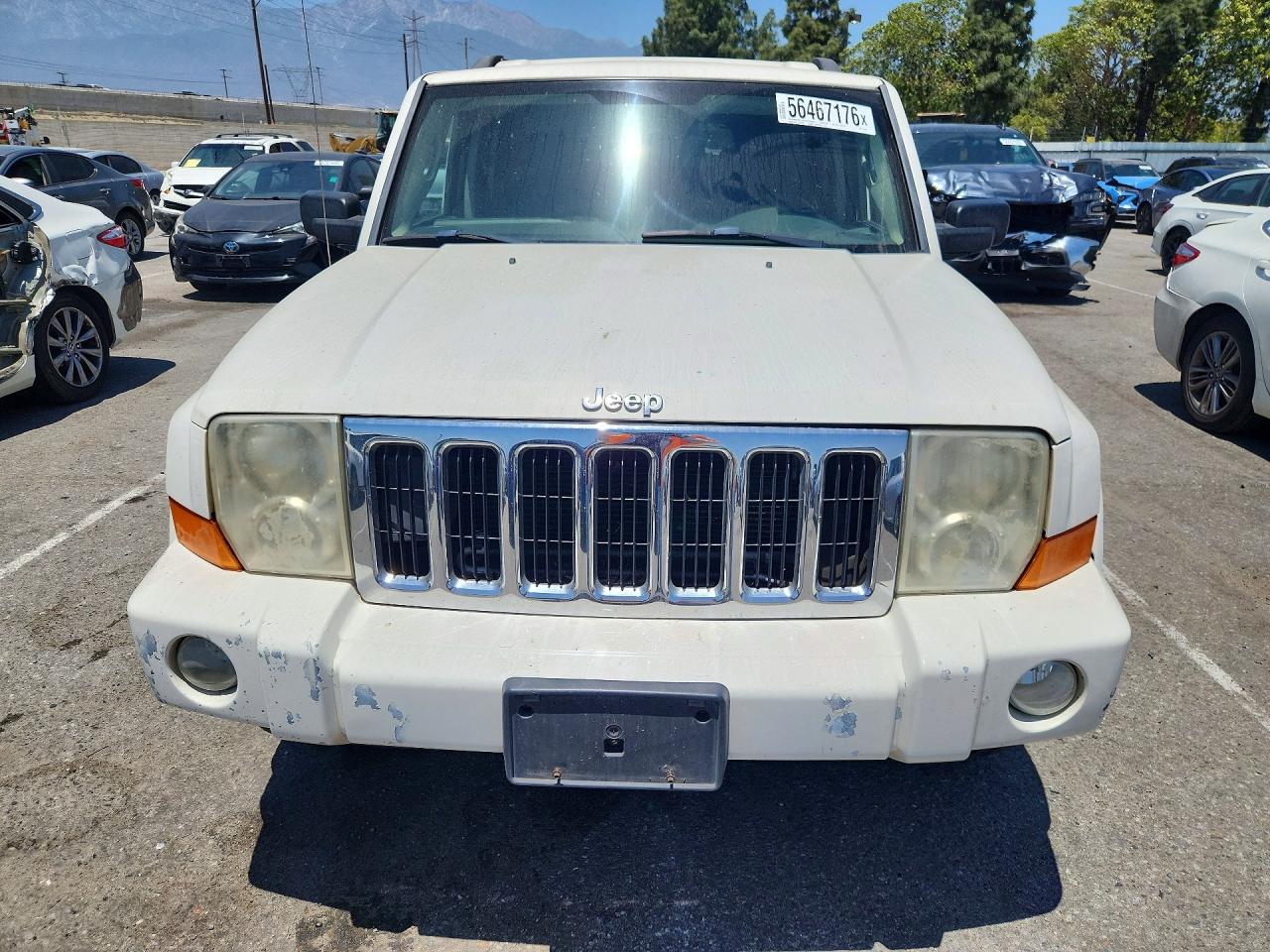 2008 Jeep Commander Sport Белый vin: 1J8HH48K78C114802