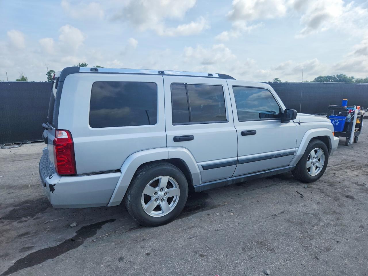 2006 Jeep Commander Серебряный vin: 1J8HH48K86C203470
