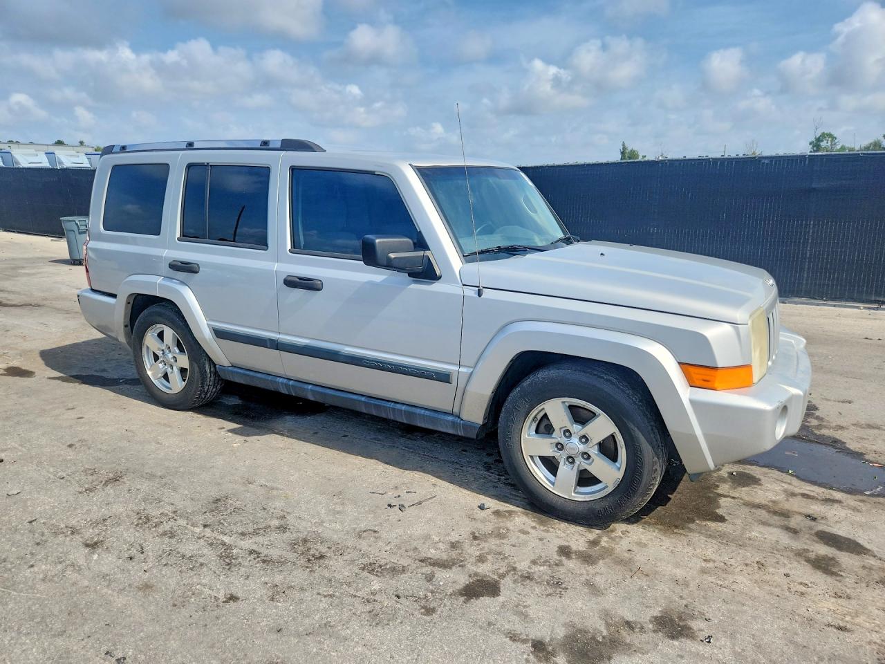 2006 Jeep Commander Серебряный vin: 1J8HH48K86C203470