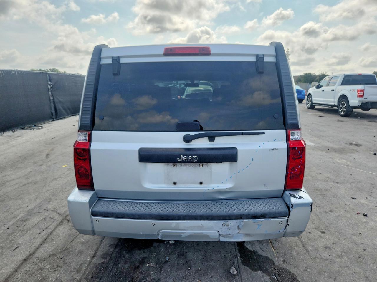 2006 Jeep Commander Серебряный vin: 1J8HH48K86C203470