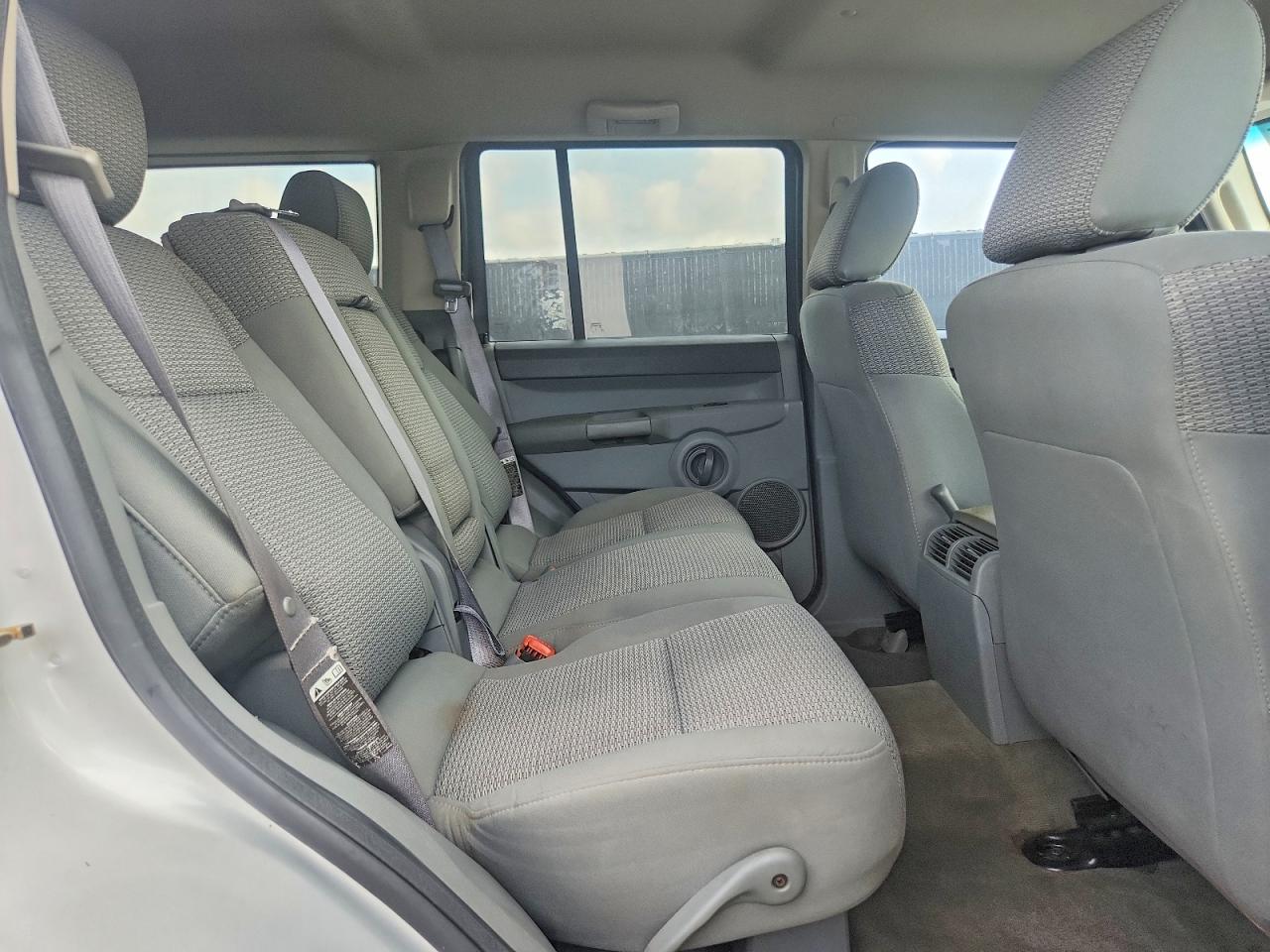 2006 Jeep Commander Серебряный vin: 1J8HH48K86C203470
