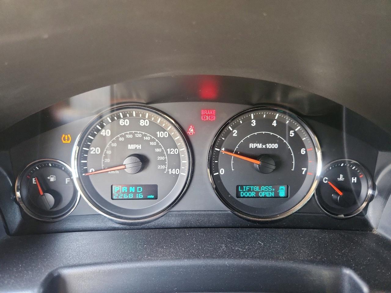 2006 Jeep Commander Серебряный vin: 1J8HH48K86C203470