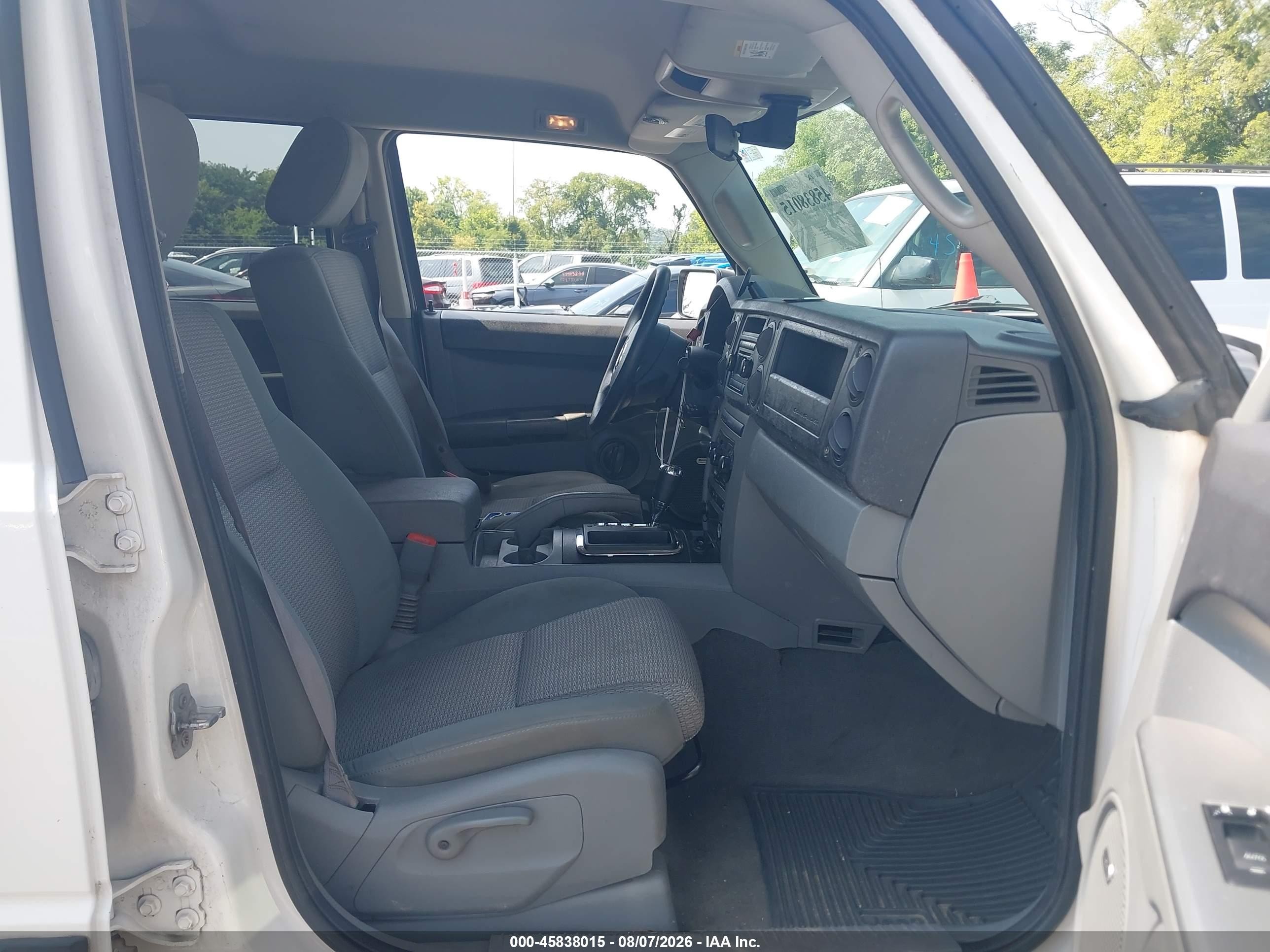 2007 Jeep Commander Sport White vin: 1J8HH48K87C695368