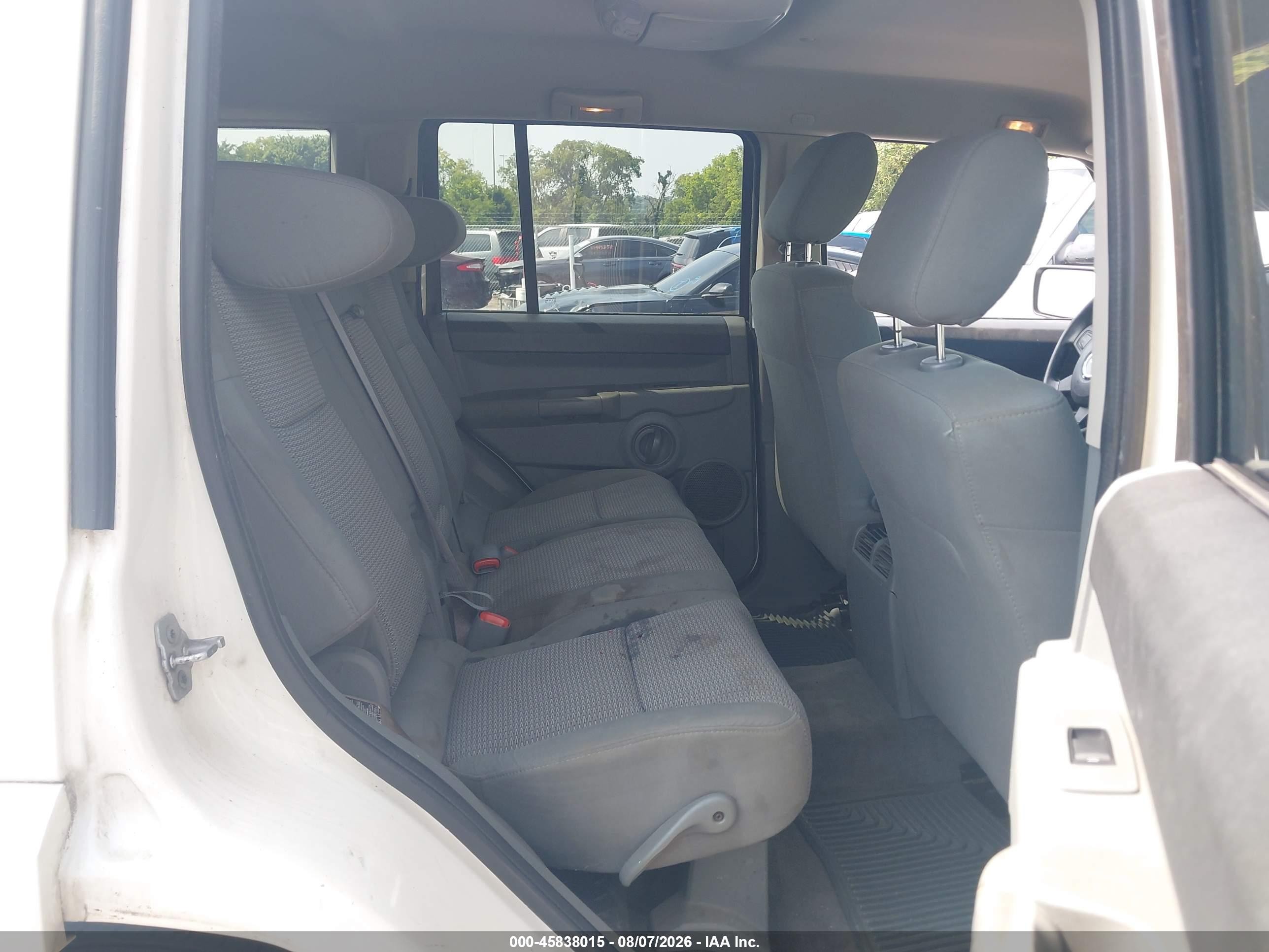 2007 Jeep Commander Sport White vin: 1J8HH48K87C695368