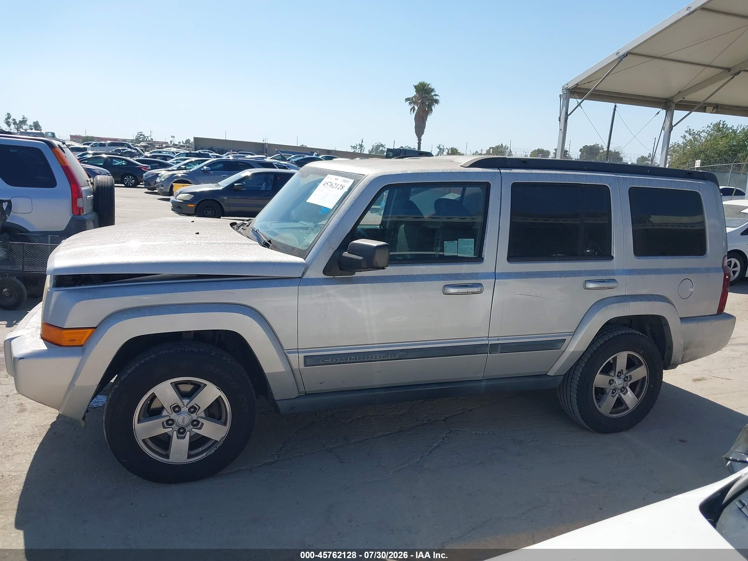 2008 Jeep Commander Sport Silver vin: 1J8HH48K88C205898
