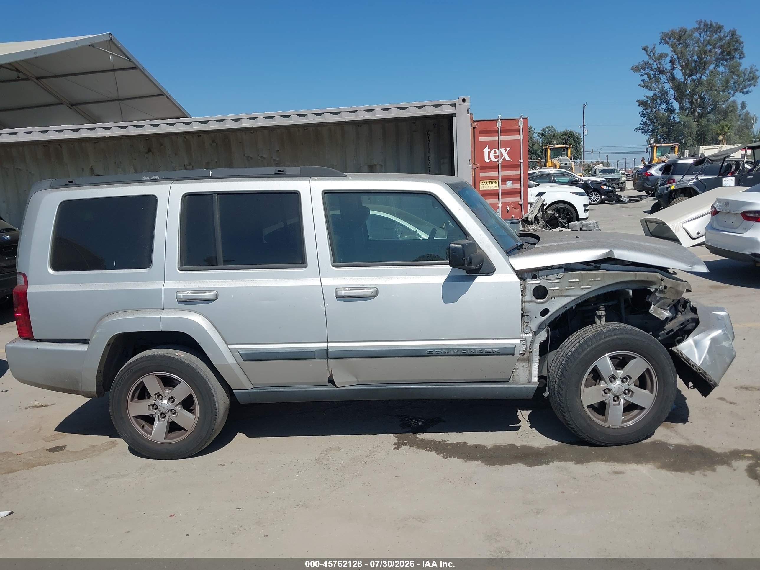 2008 Jeep Commander Sport Silver vin: 1J8HH48K88C205898