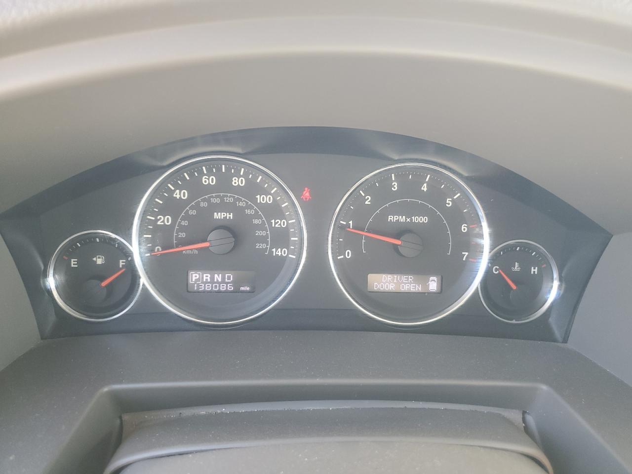 2009 Jeep Commander Red vin: 1J8HH48K99C555350