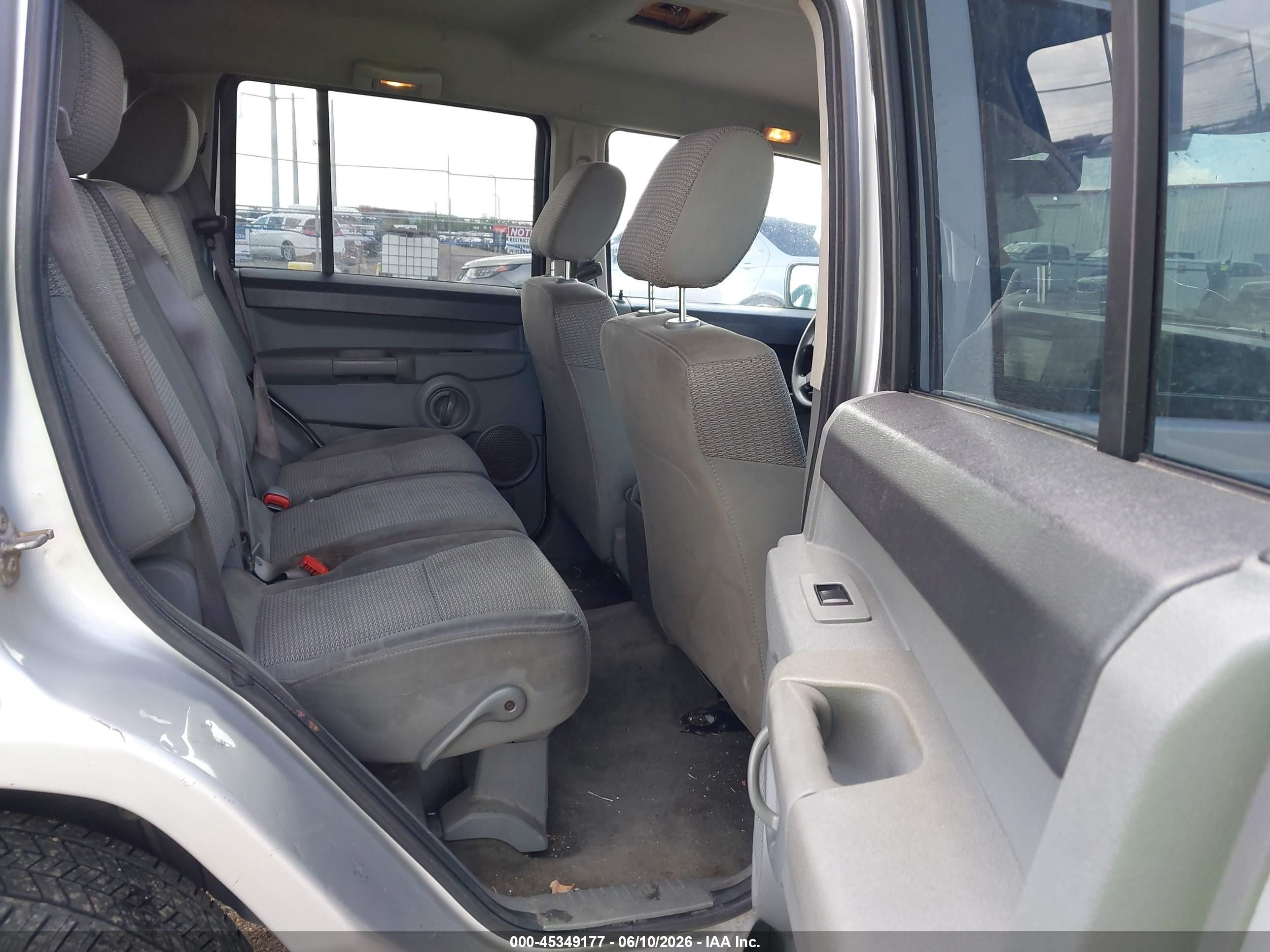 2007 Jeep Commander Sport Silver vin: 1J8HH48KX7C587415