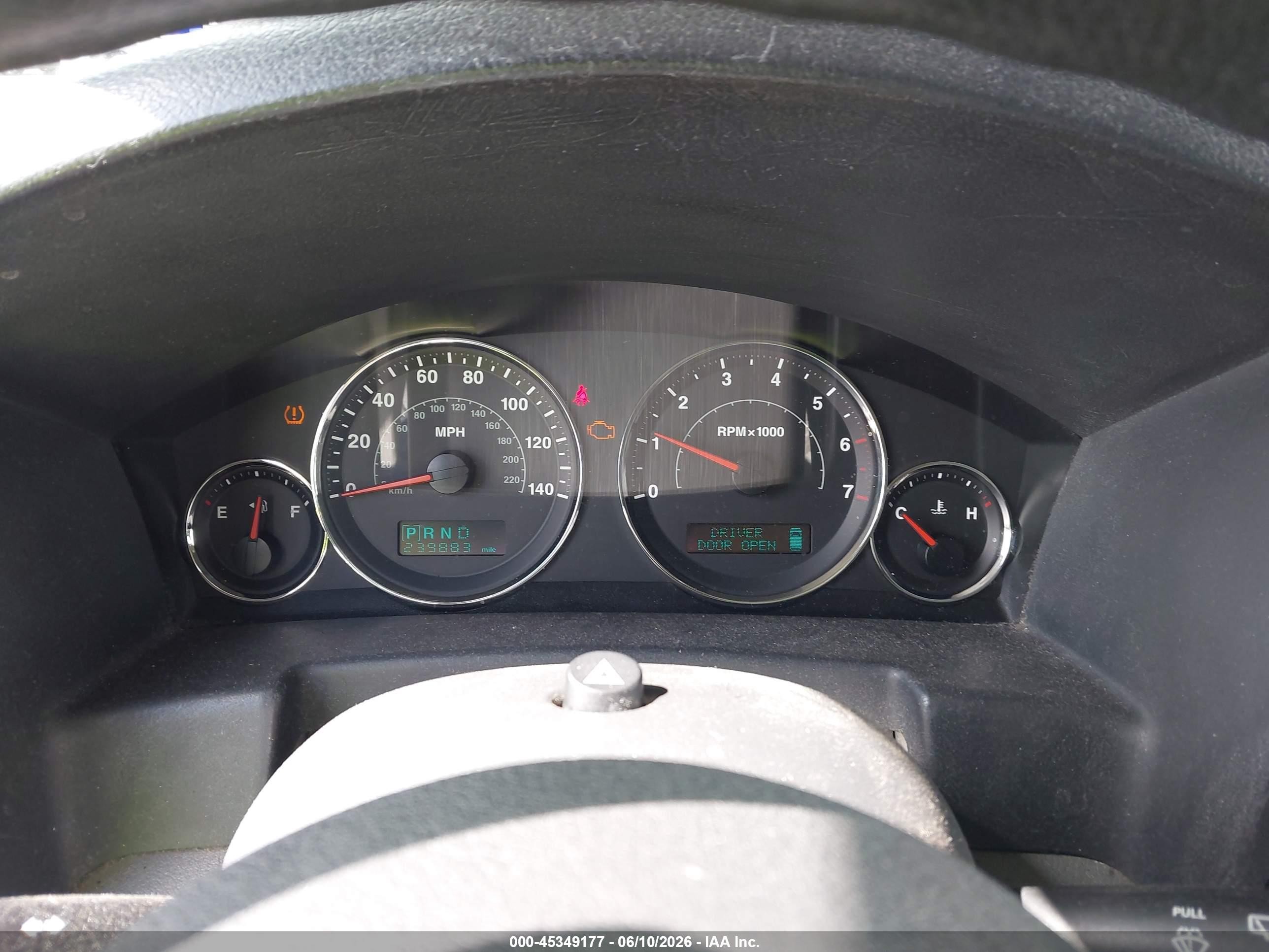 2007 Jeep Commander Sport Silver vin: 1J8HH48KX7C587415