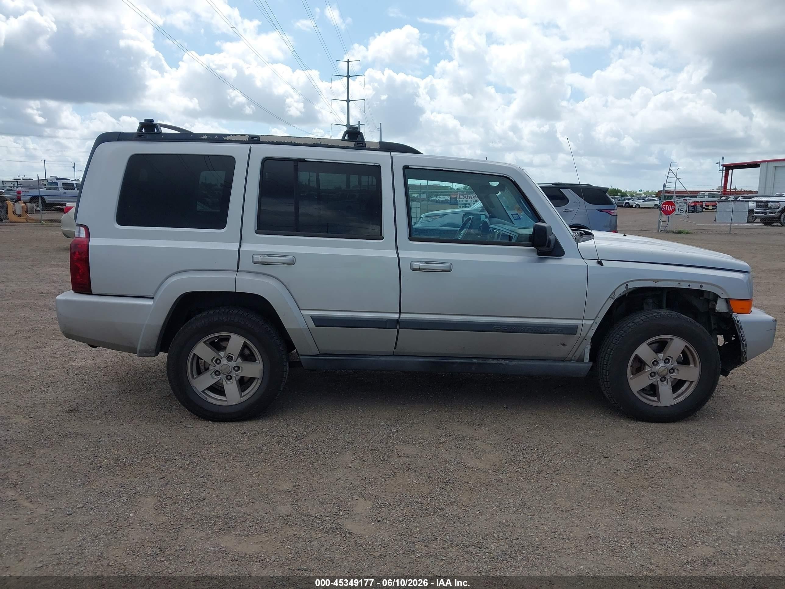 2007 Jeep Commander Sport Silver vin: 1J8HH48KX7C587415
