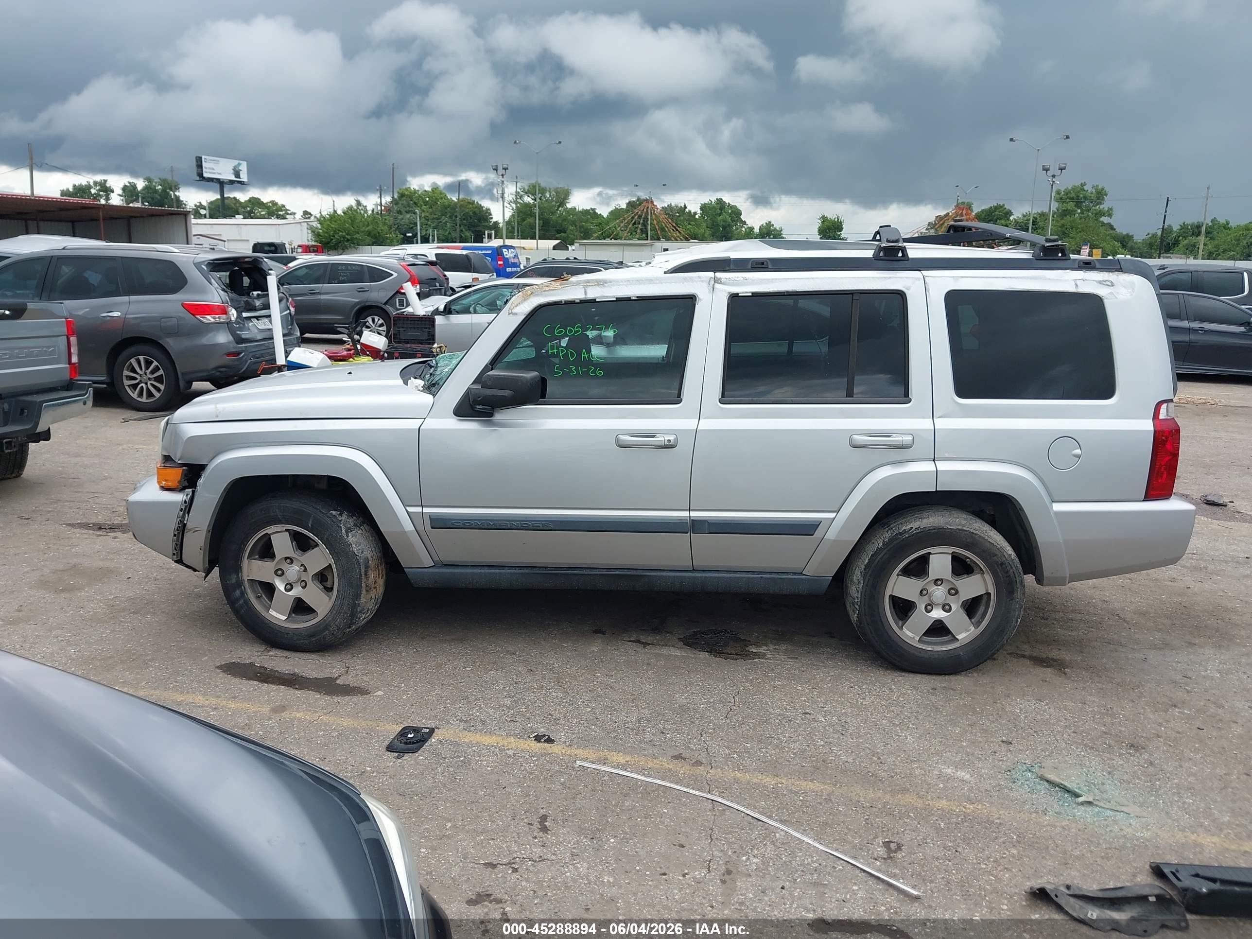 2009 Jeep Commander Sport Silver vin: 1J8HH48KX9C516007