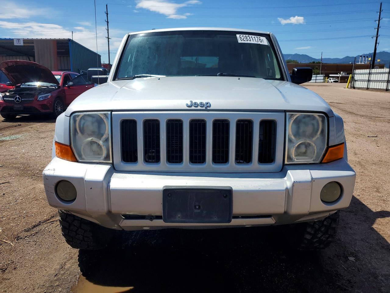 2006 Jeep Commander Серебряный vin: 1J8HH48N06C133103