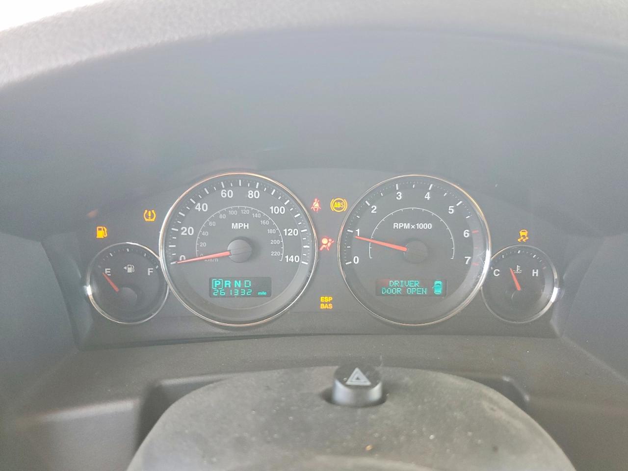 2006 Jeep Commander Серебряный vin: 1J8HH48N06C133103