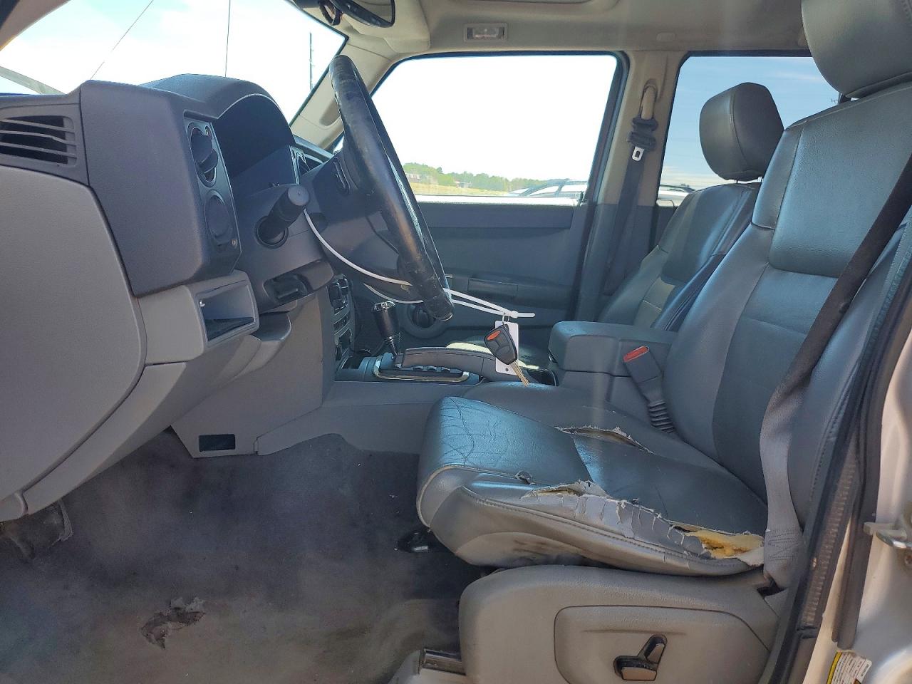 2006 Jeep Commander Серебряный vin: 1J8HH48N06C133103