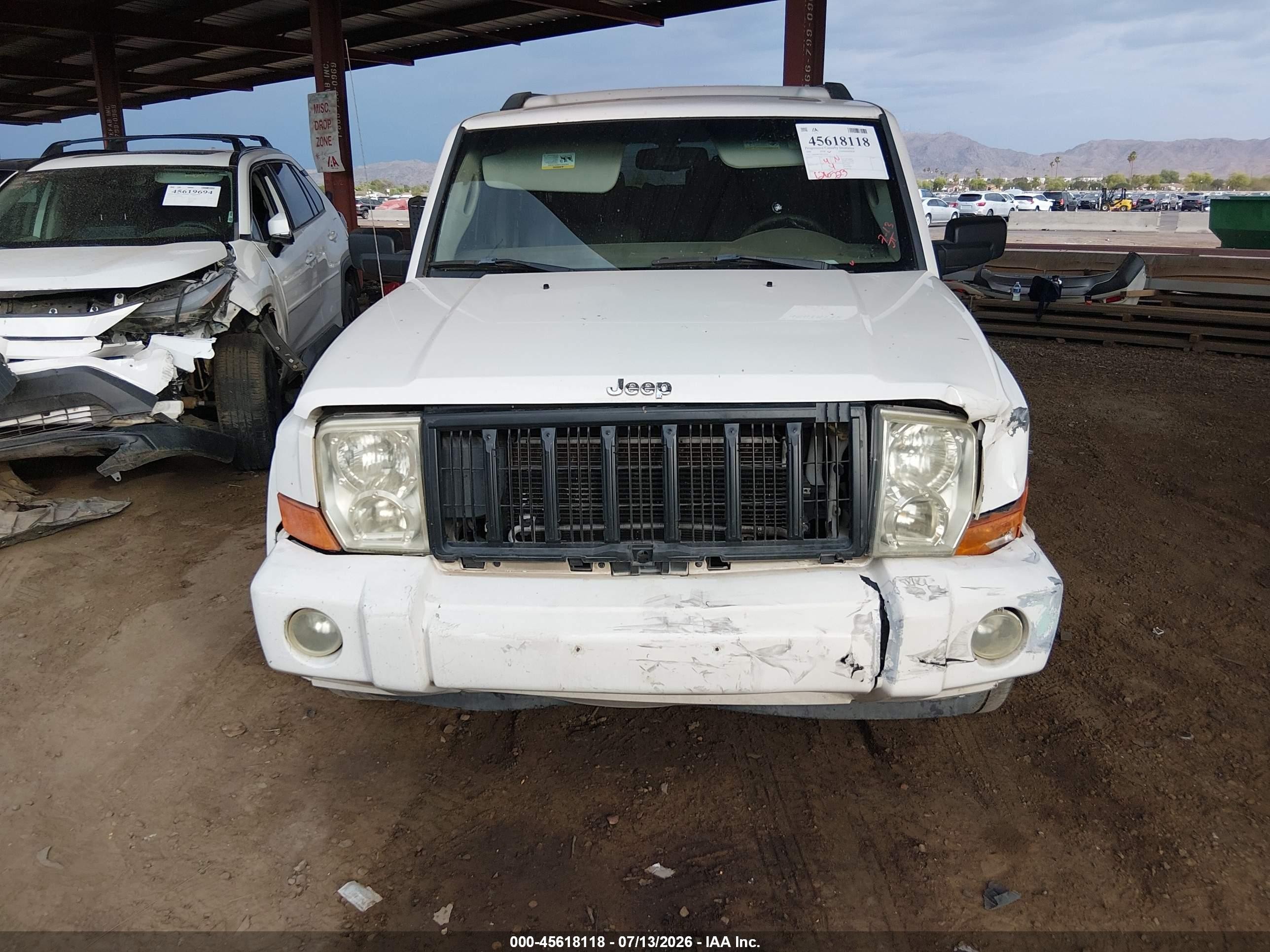 2006 Jeep Commander   White vin: 1J8HH48N26C130123