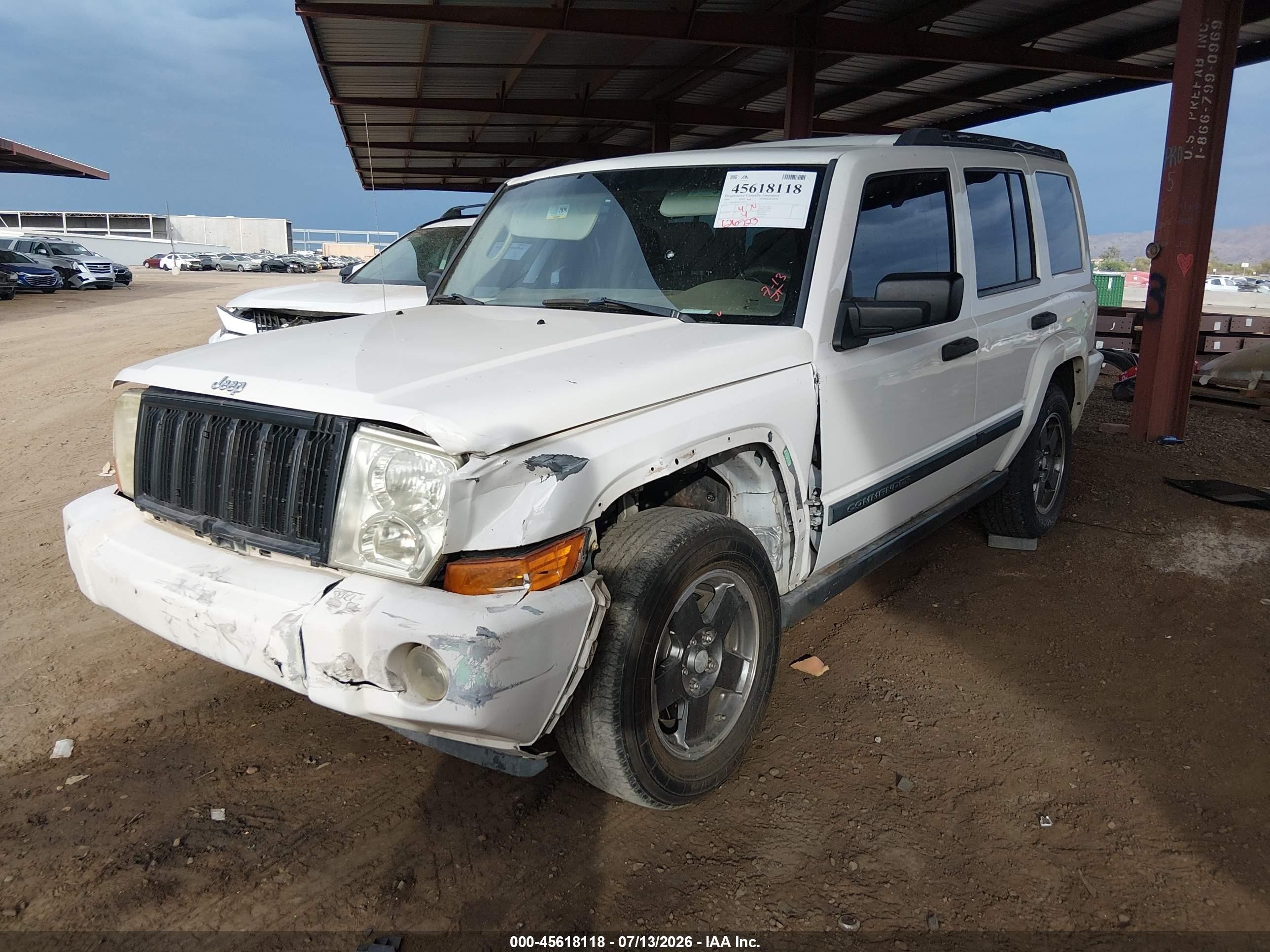 2006 Jeep Commander   White vin: 1J8HH48N26C130123