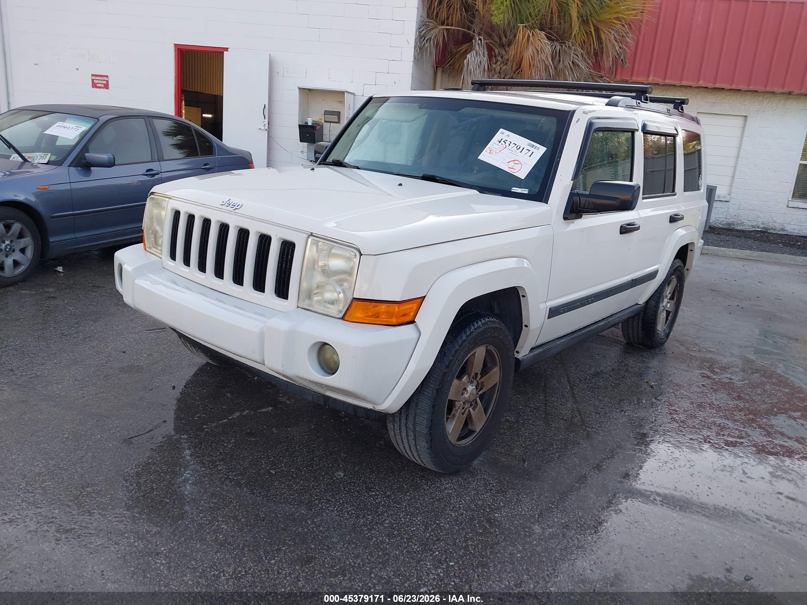 2006 Jeep Commander   White vin: 1J8HH48N46C156867