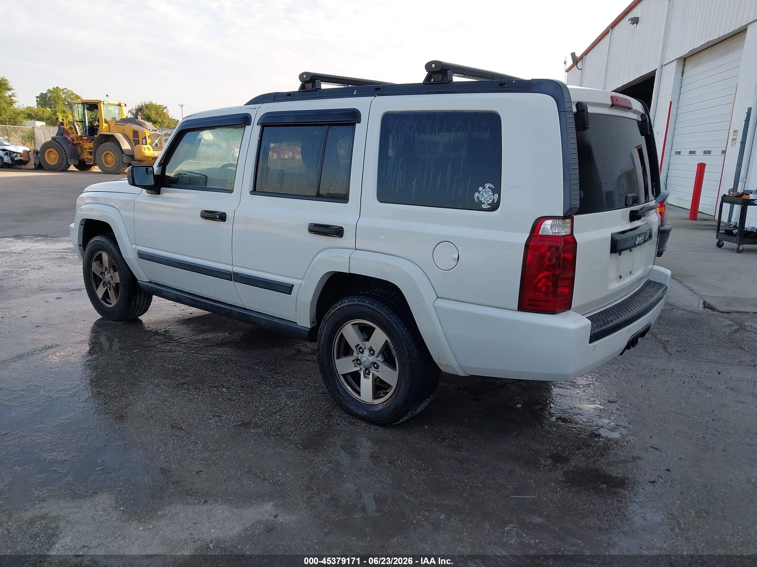 2006 Jeep Commander   White vin: 1J8HH48N46C156867