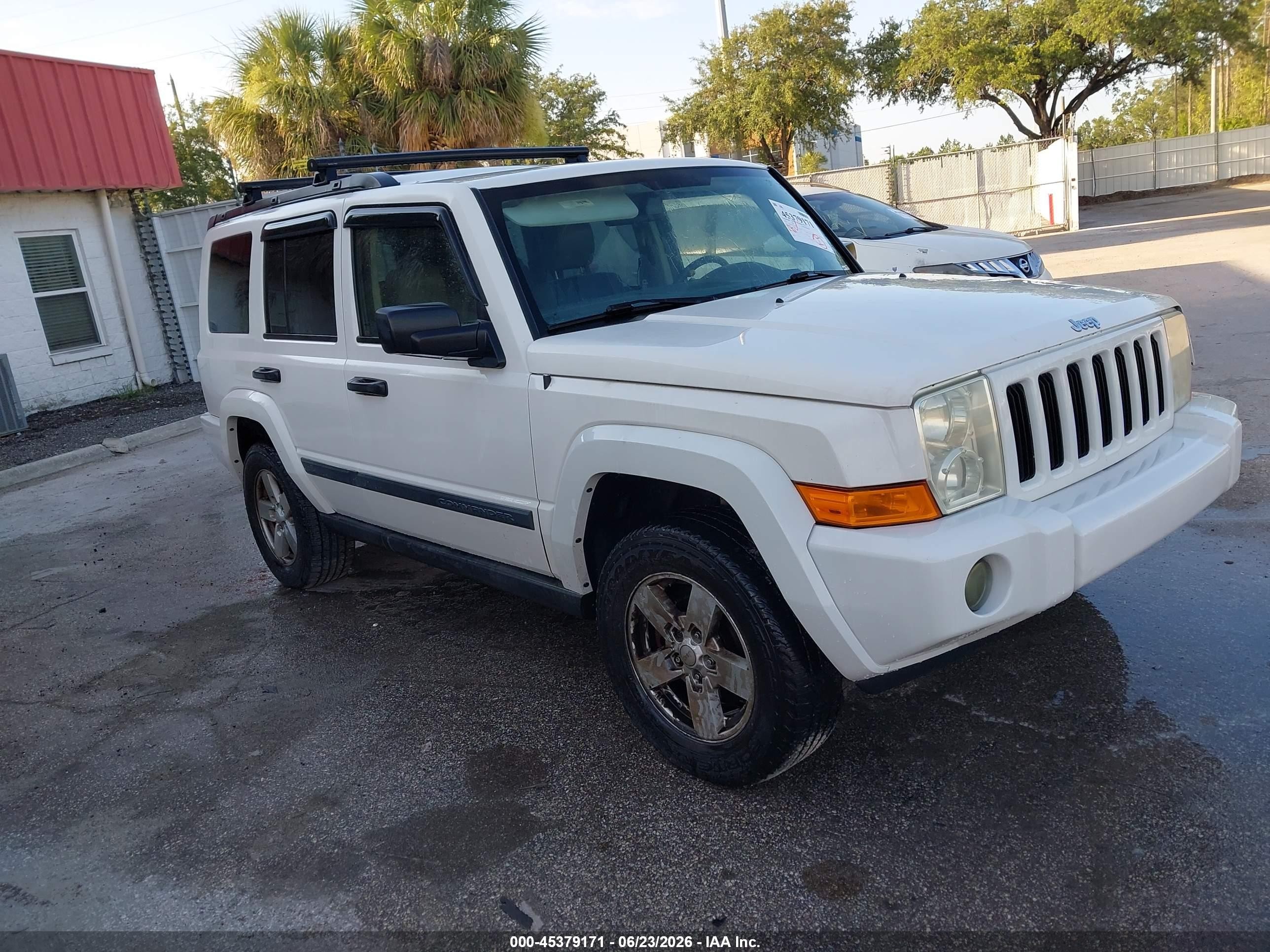 2006 Jeep Commander   White vin: 1J8HH48N46C156867
