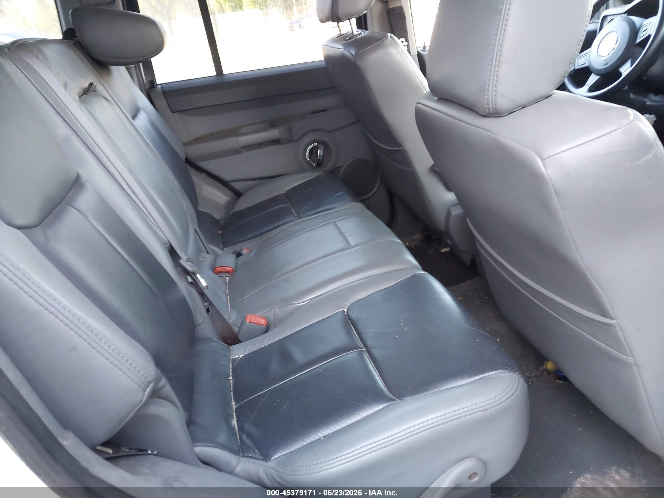 2006 Jeep Commander   White vin: 1J8HH48N46C156867