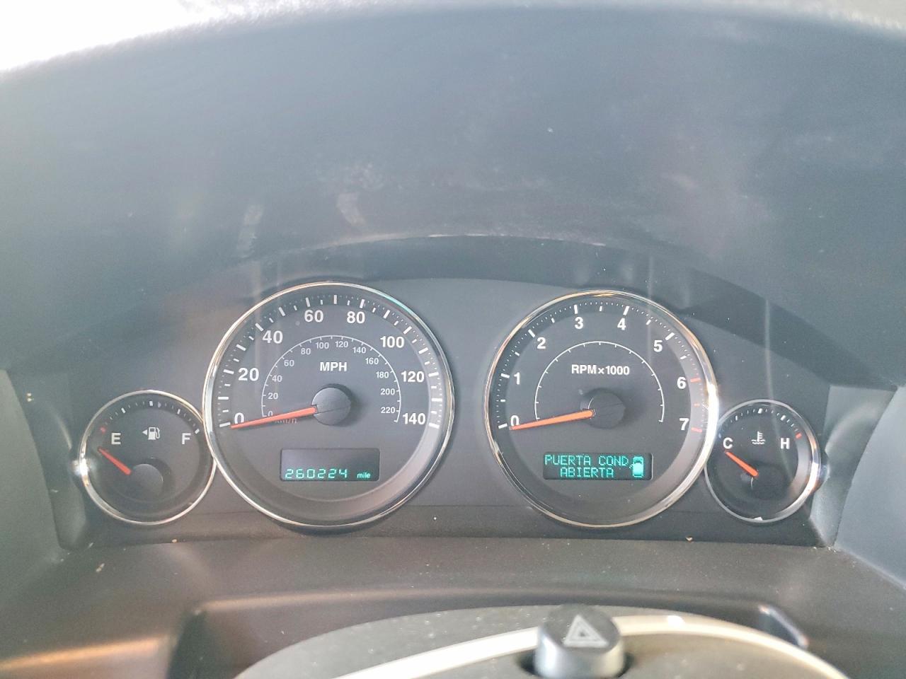 2006 Jeep Commander Silver vin: 1J8HH48N76C340832