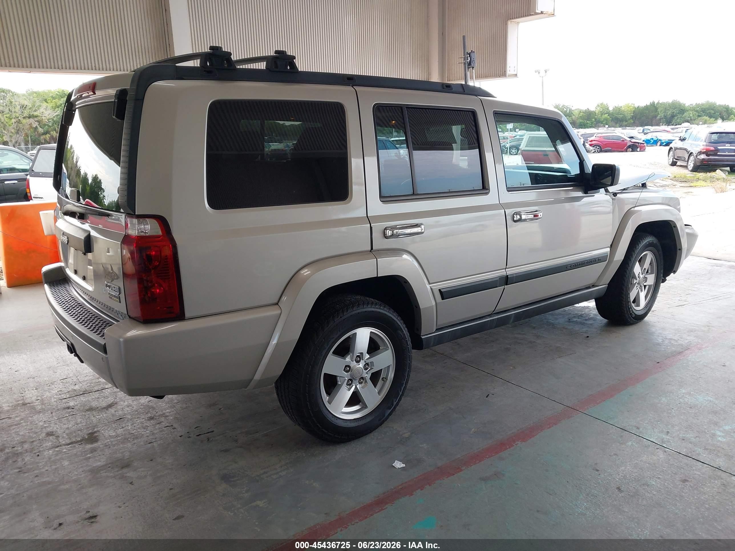 2007 Jeep Commander Sport Beige vin: 1J8HH48P57C578083