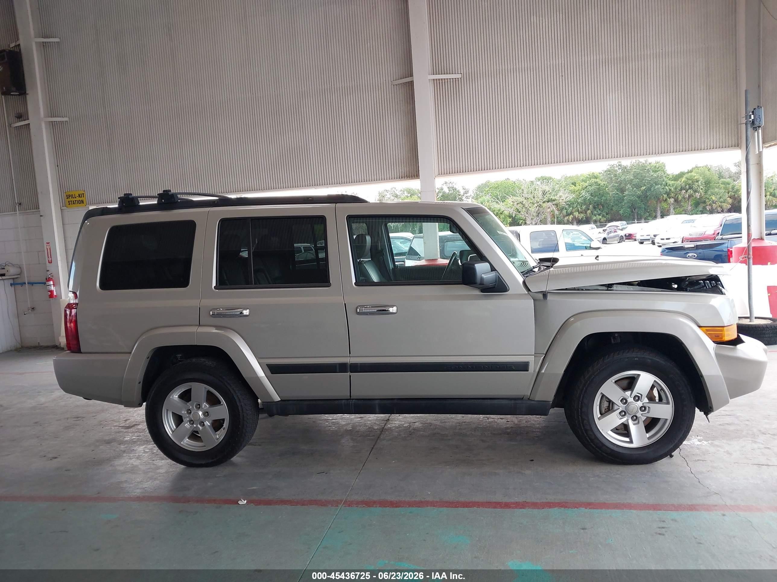 2007 Jeep Commander Sport Beige vin: 1J8HH48P57C578083