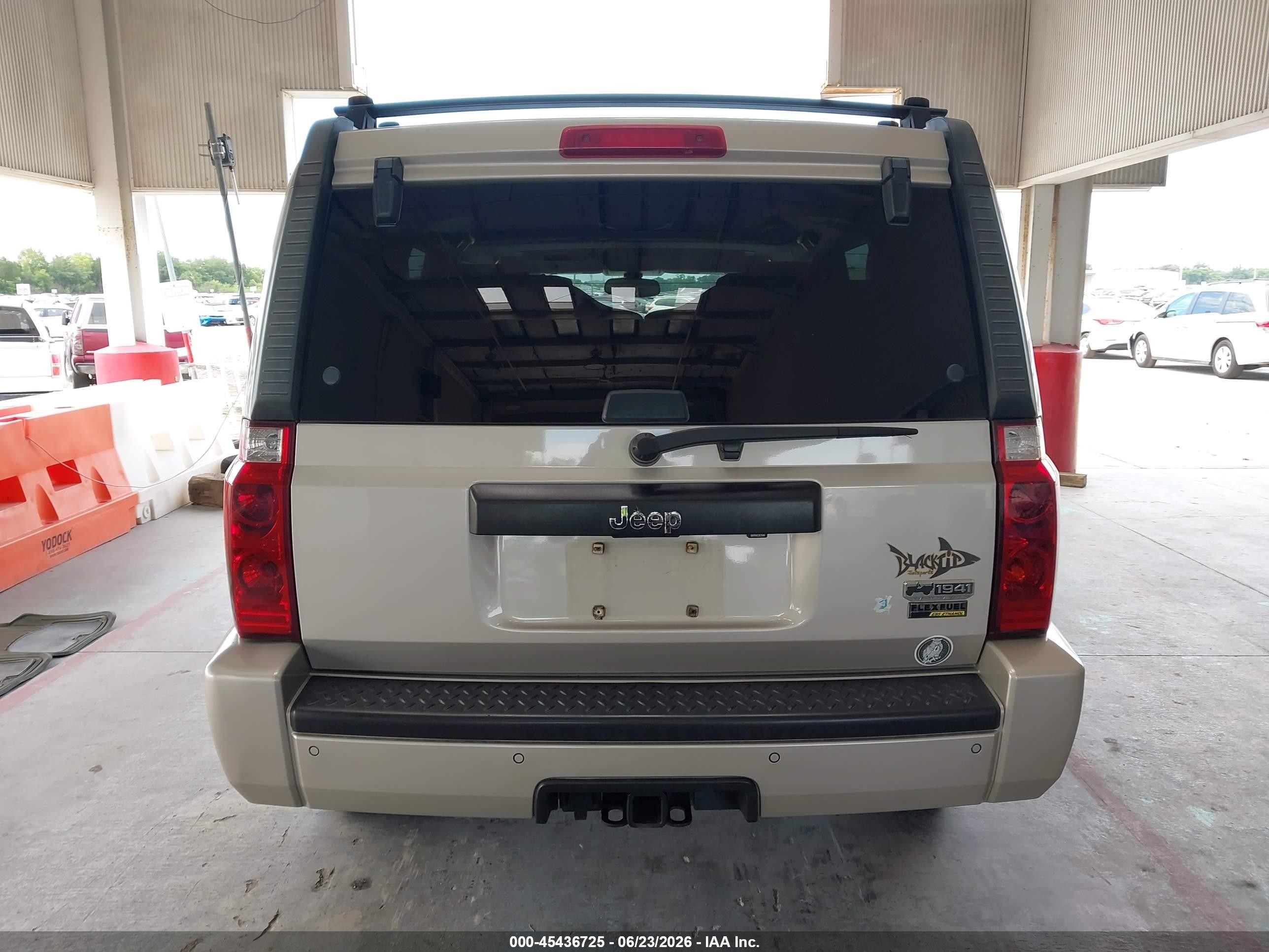 2007 Jeep Commander Sport Beige vin: 1J8HH48P57C578083