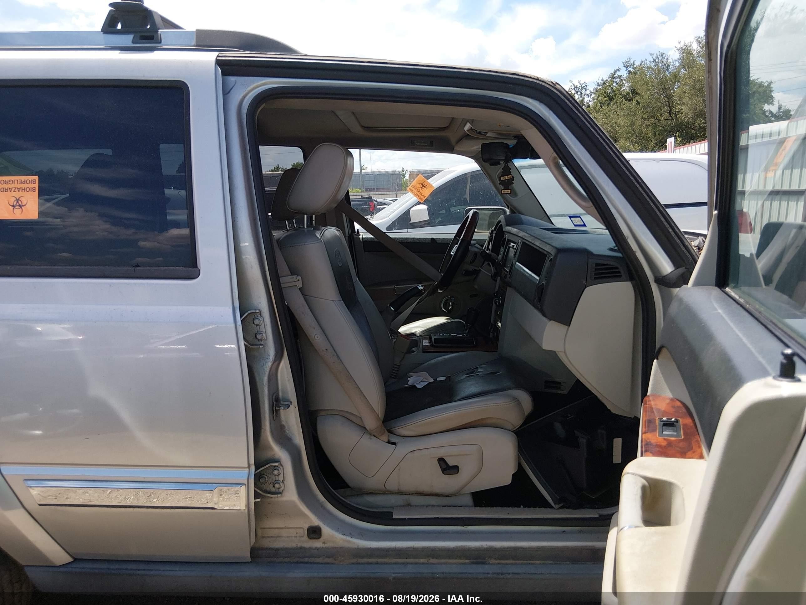 2008 Jeep Commander Overland Silver vin: 1J8HH68218C111566