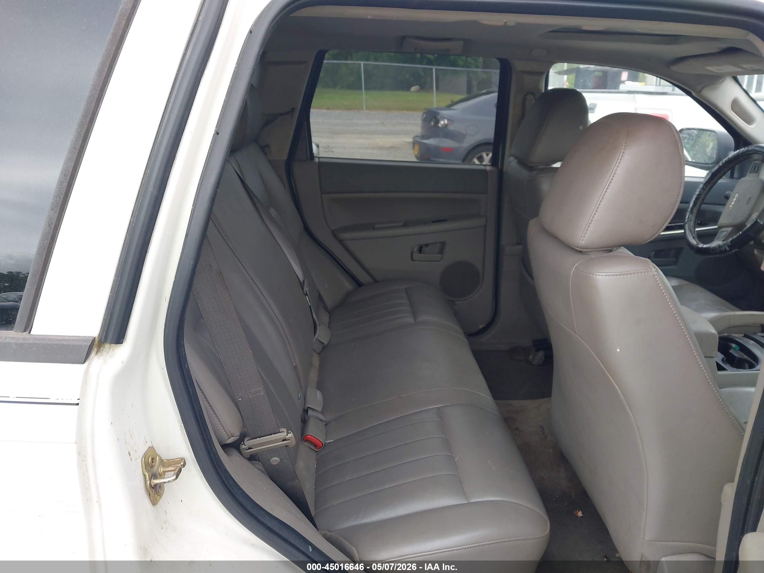 2005 Jeep Grand Cherokee Laredo Белый vin: 1J8HR48N15C595844