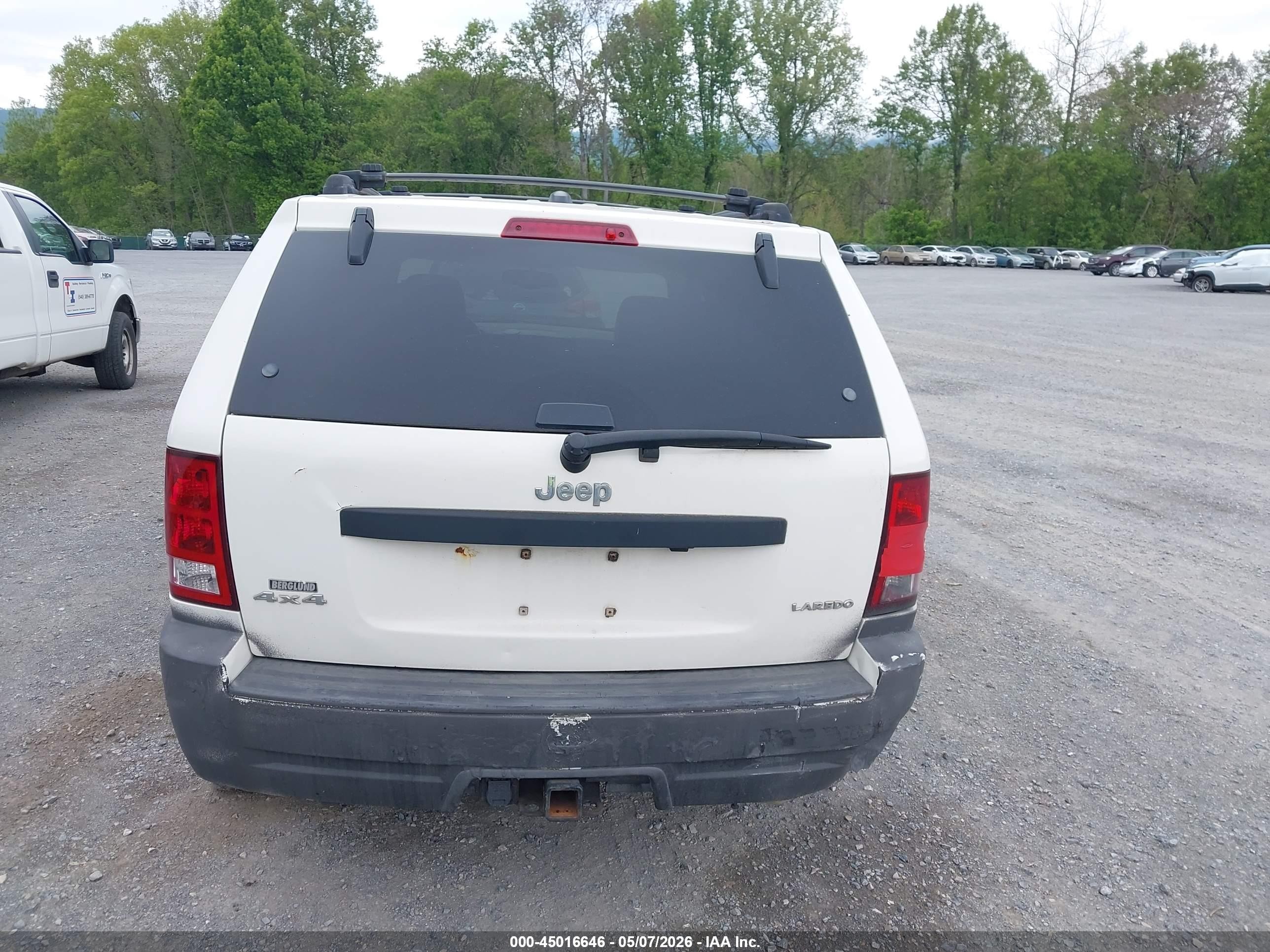 2005 Jeep Grand Cherokee Laredo Белый vin: 1J8HR48N15C595844