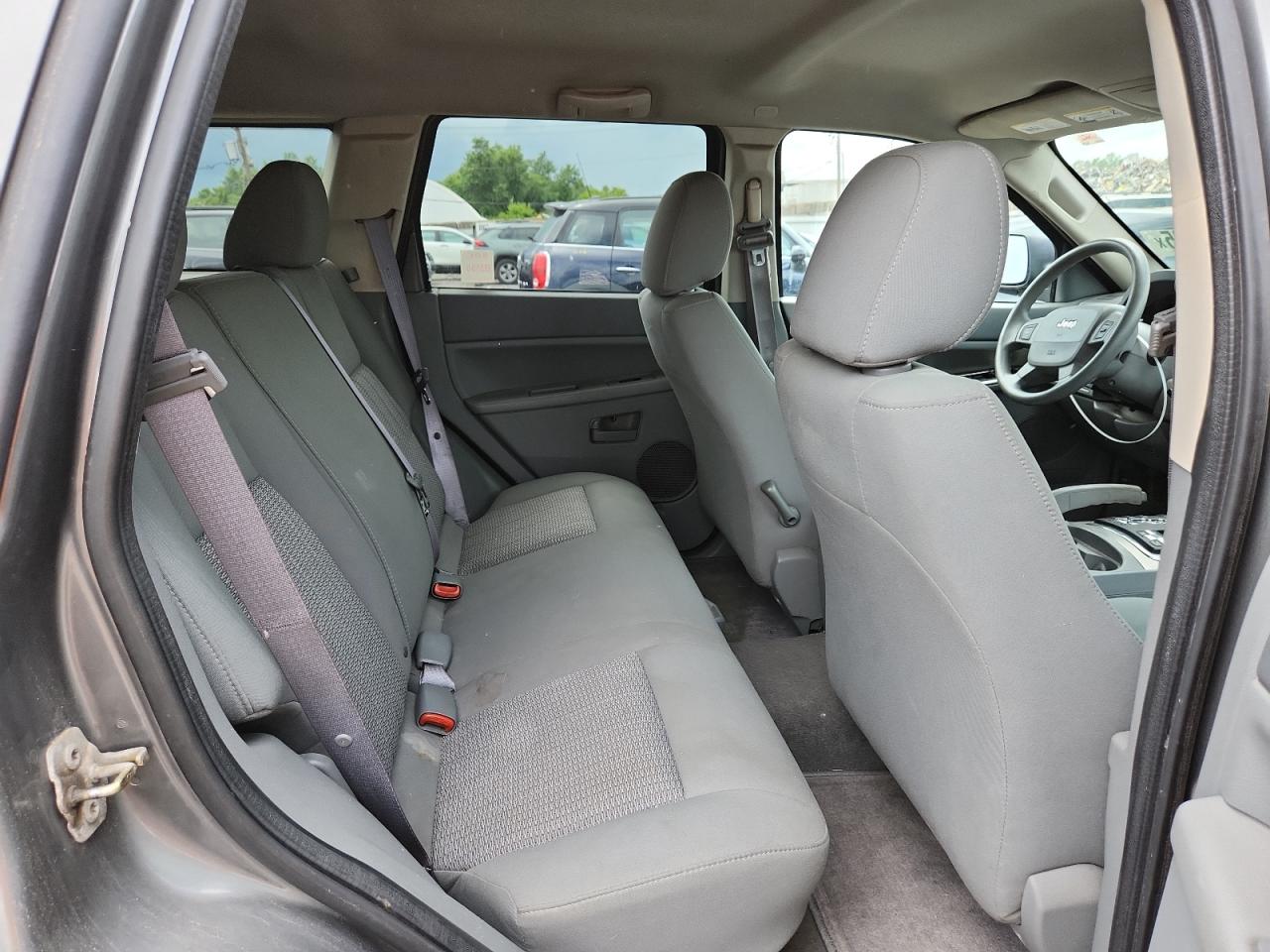 2007 Jeep Grand Cherokee Laredo Серый vin: 1J8HR48N17C565889
