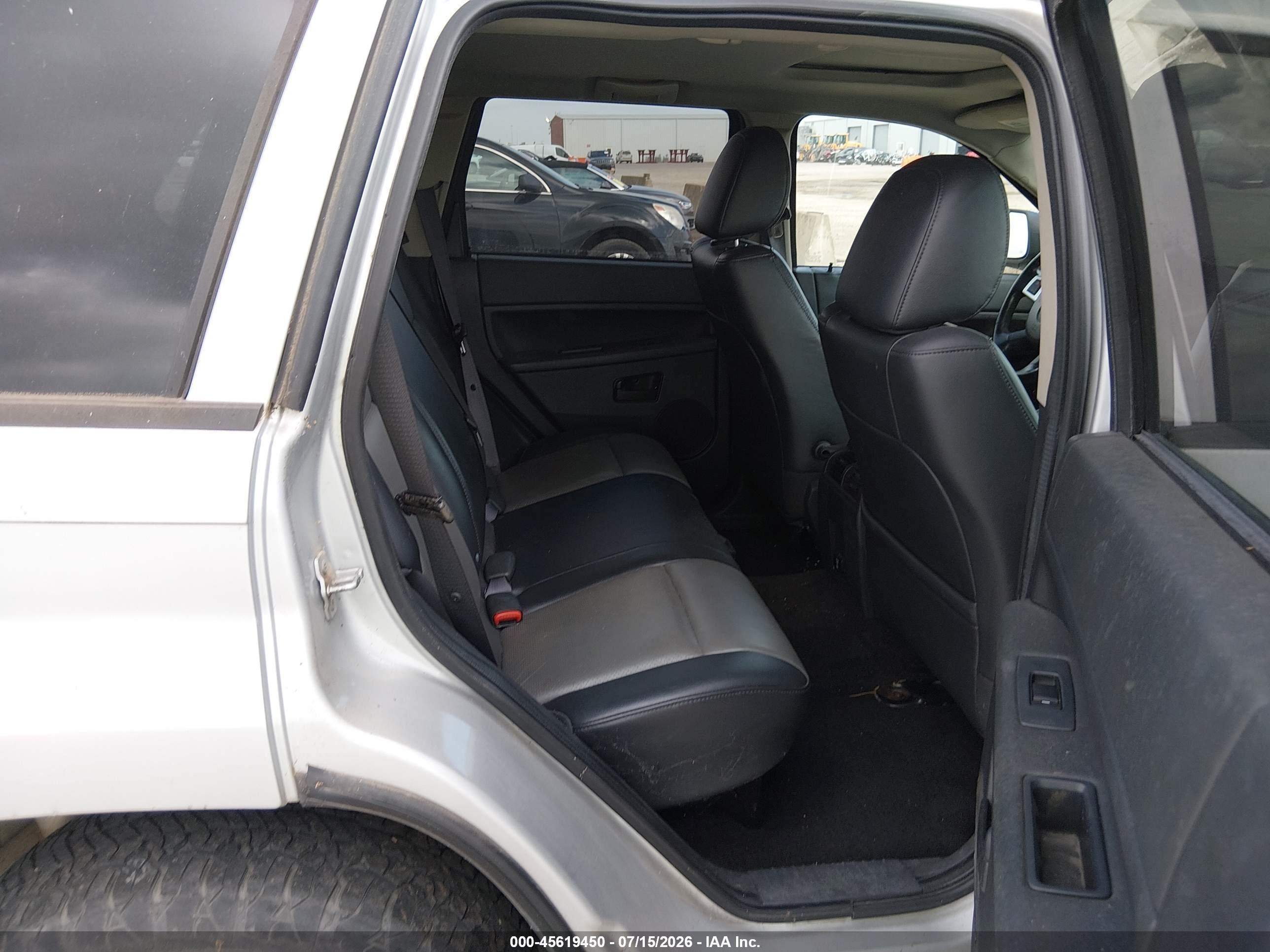 2008 Jeep Grand Cherokee Laredo Silver vin: 1J8HR48N38C206643