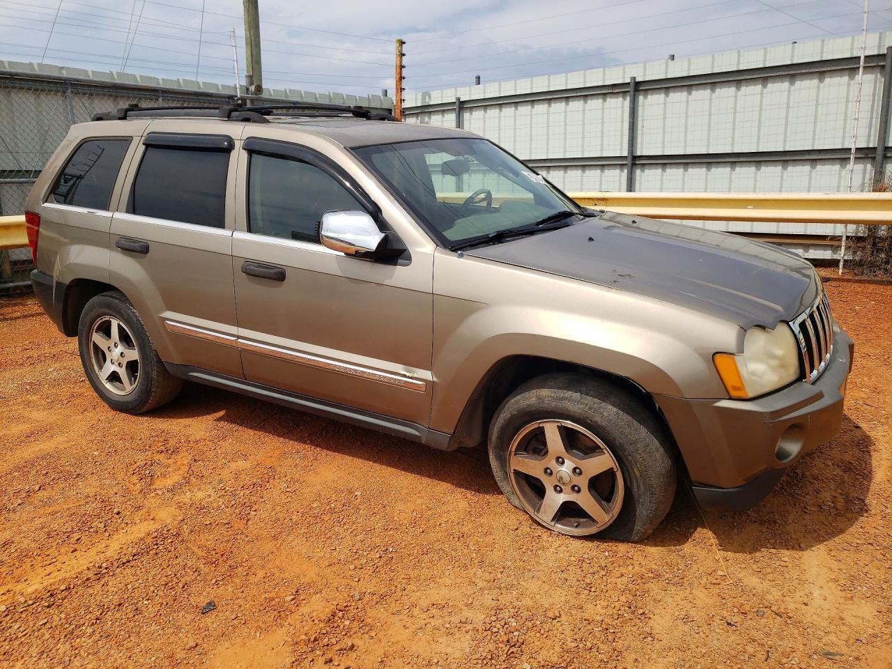 2005 Jeep Grand Cherokee Laredo Tan vin: 1J8HR48N45C690690
