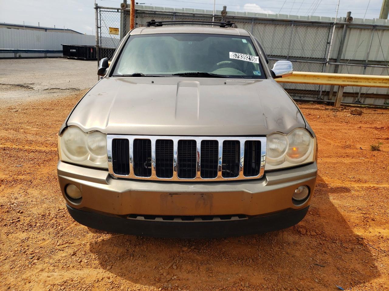 2005 Jeep Grand Cherokee Laredo Tan vin: 1J8HR48N45C690690