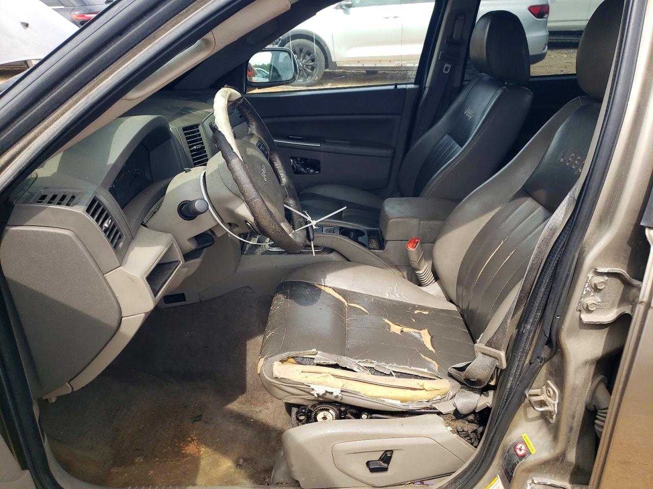 2005 Jeep Grand Cherokee Laredo Tan vin: 1J8HR48N45C690690