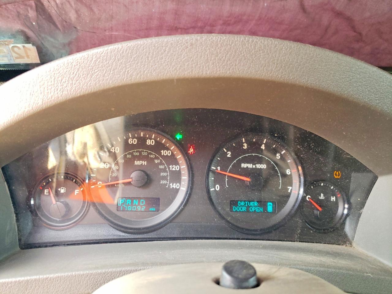 2005 Jeep Grand Cherokee Laredo Tan vin: 1J8HR48N45C690690