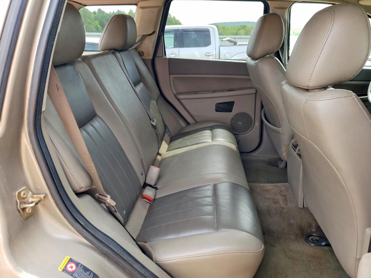 2005 Jeep Grand Cherokee Laredo Tan vin: 1J8HR48N45C690690