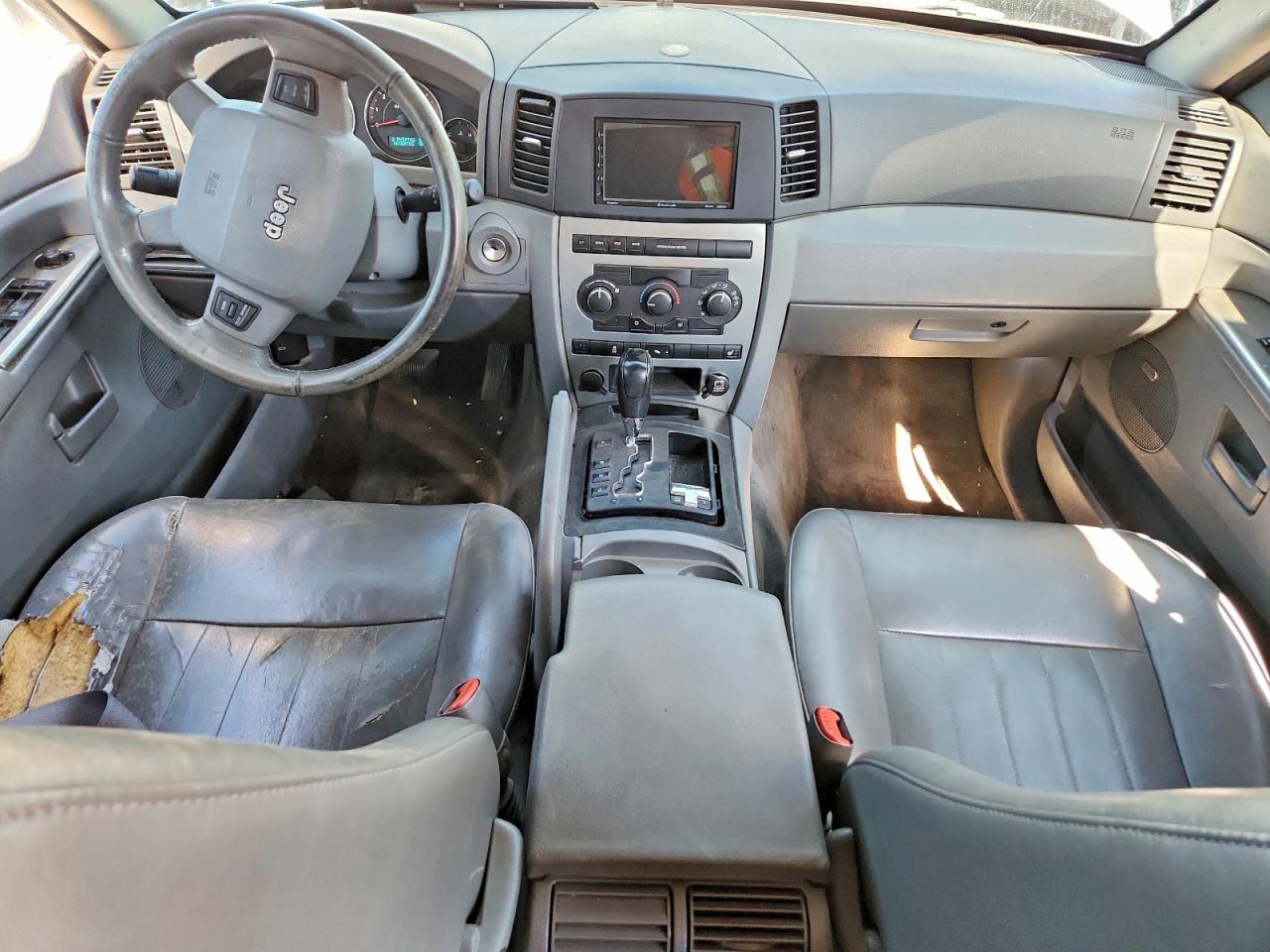 2007 Jeep Grand Cherokee Laredo Silver vin: 1J8HR48N47C588258