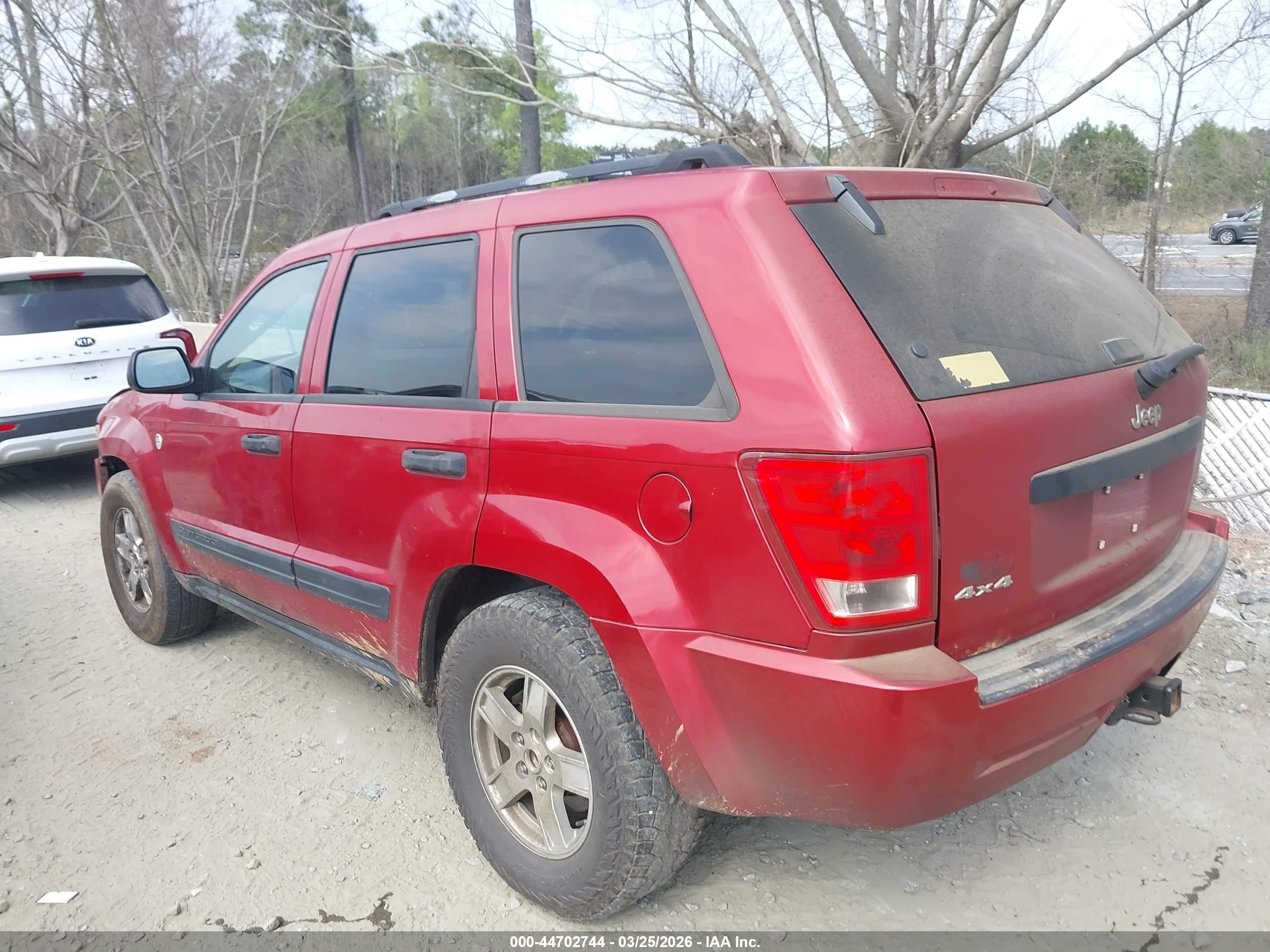 2005 Jeep Grand Cherokee Laredo Red vin: 1J8HR48N75C686018