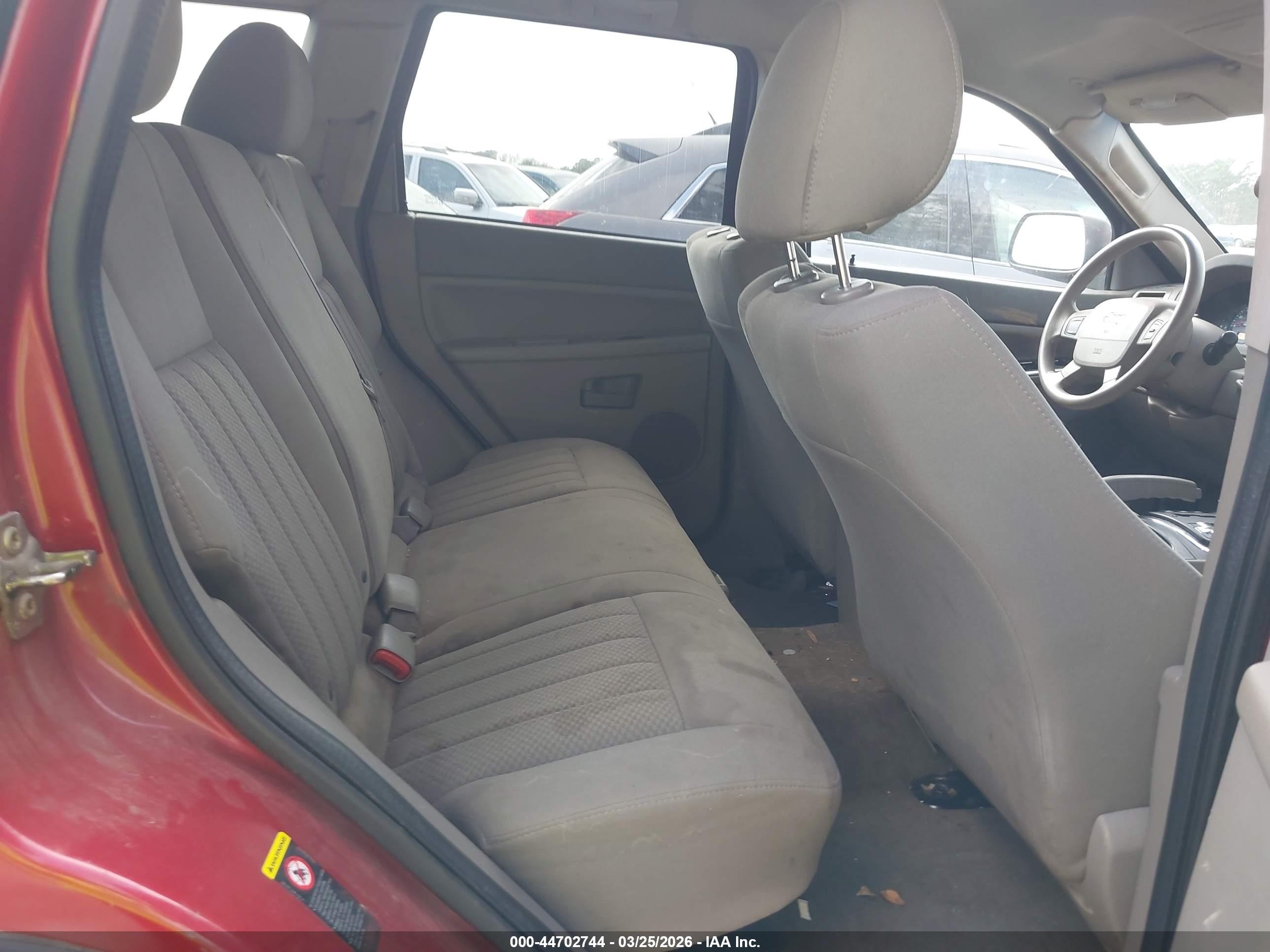 2005 Jeep Grand Cherokee Laredo Red vin: 1J8HR48N75C686018