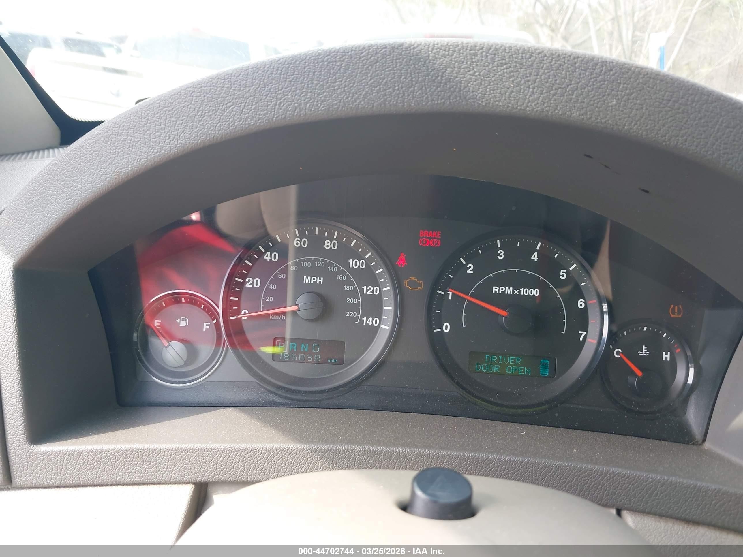 2005 Jeep Grand Cherokee Laredo Red vin: 1J8HR48N75C686018